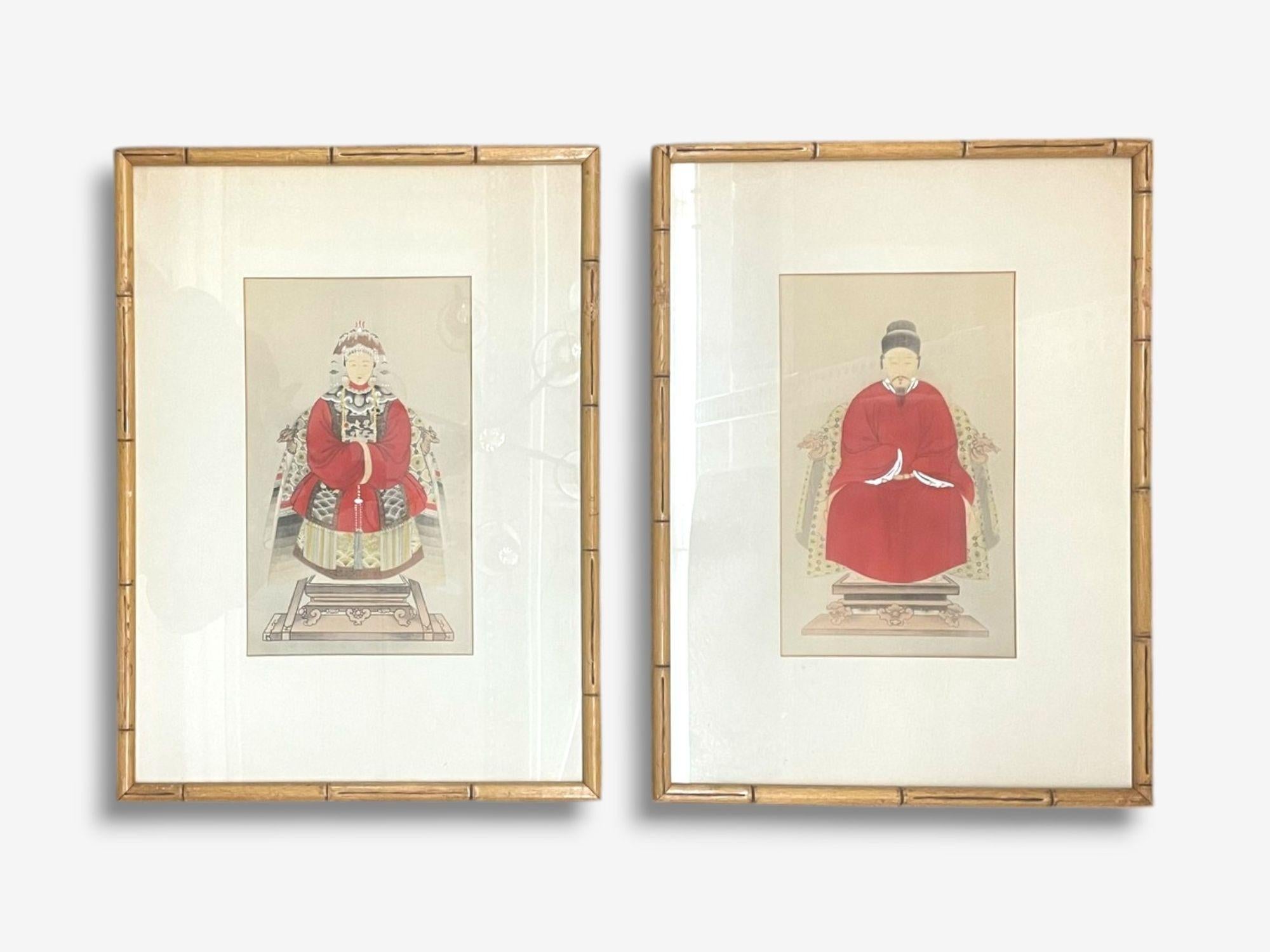 Esportazione cinese, inchiostro e grafite, decorazioni da parete cinesi d'epoca, bambù, anni '30

Coppia di stampe cinesi da esportazione o decorazioni da parete raffiguranti un imperatore e un'imperatrice in abiti rossi; disegnate e prodotte in