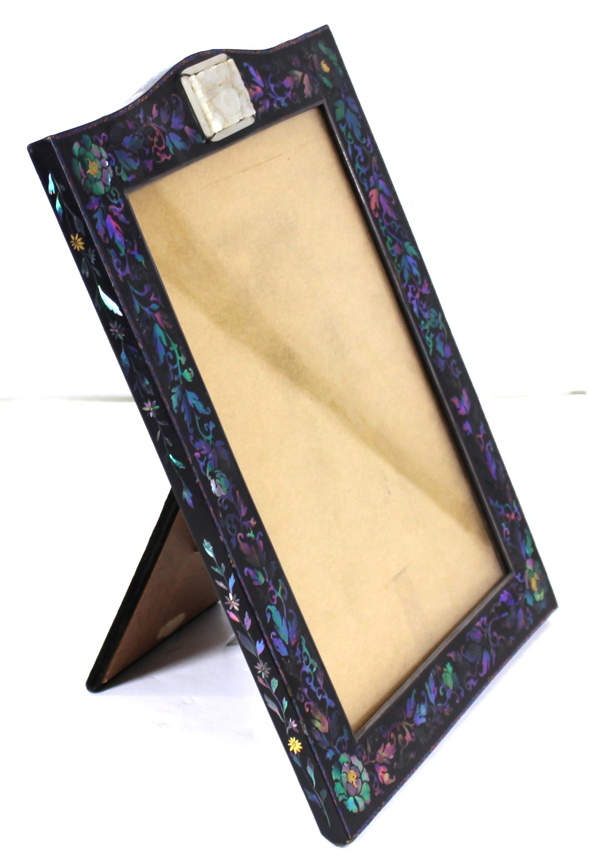 Late 19th Century Chinese Export Lac Burgaute Inlaid Silver, Gold & Abalone Frame with Carved Jade For Sale
