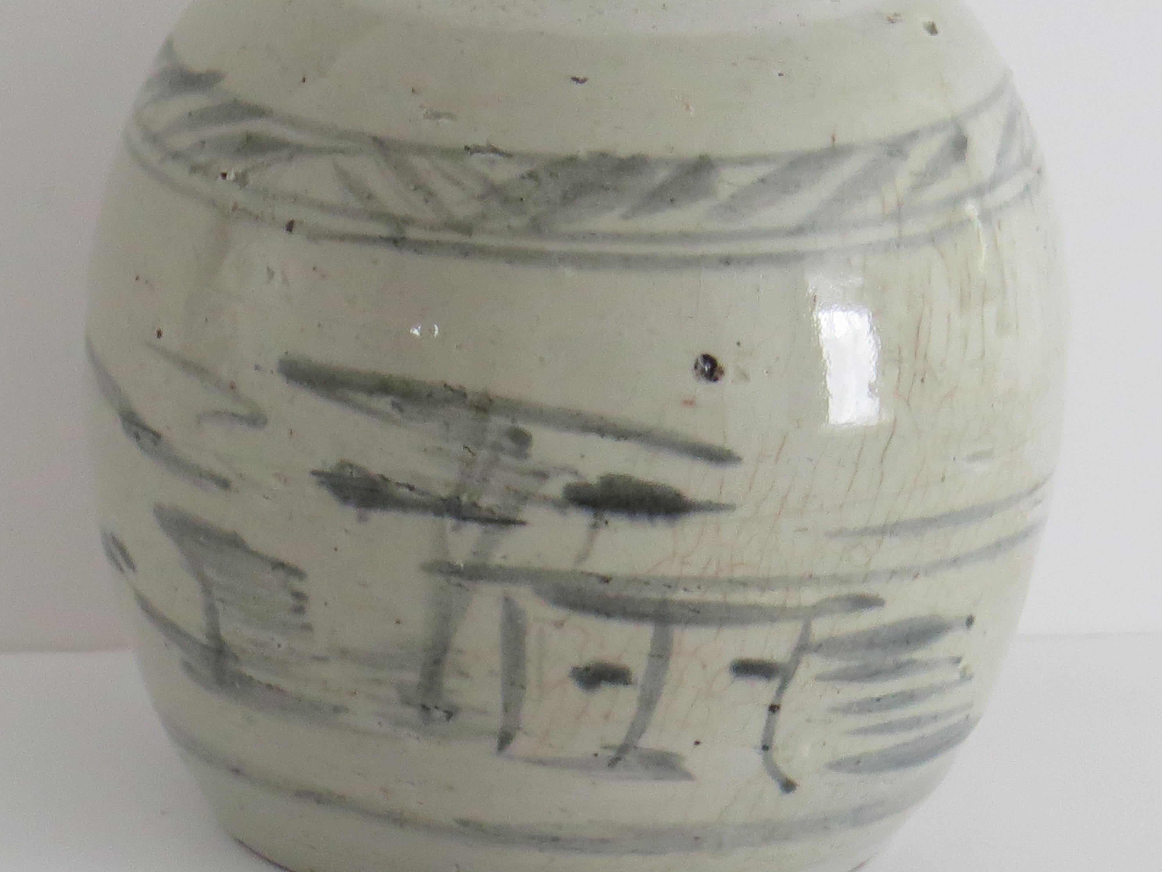 Jarre d'exportation chinoise de la fin du Ming Provincial Peint à la main glaçure céladon, 17ème siècle en vente 4