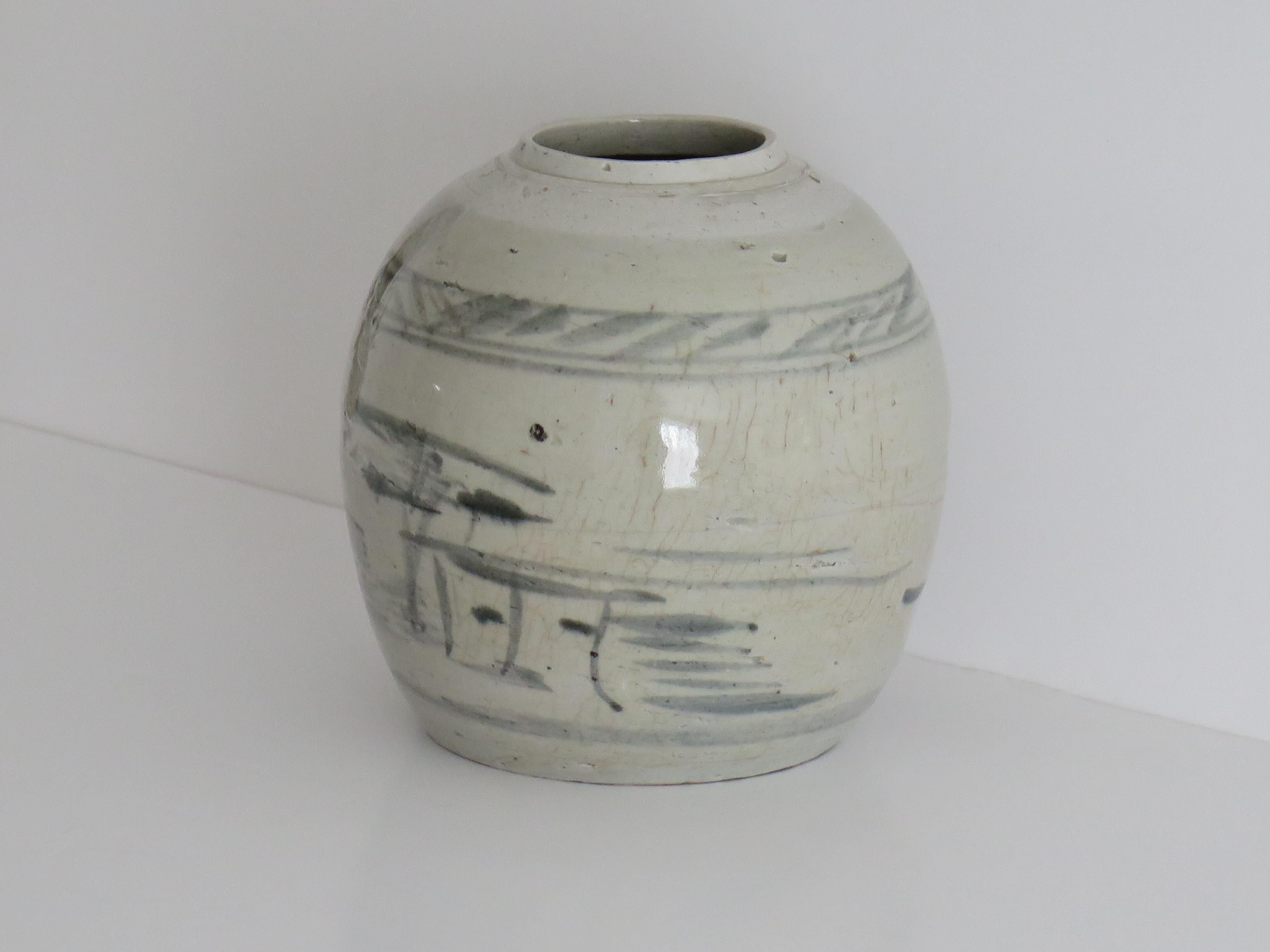 Chinois Jarre d'exportation chinoise de la fin du Ming Provincial Peint à la main glaçure céladon, 17ème siècle en vente