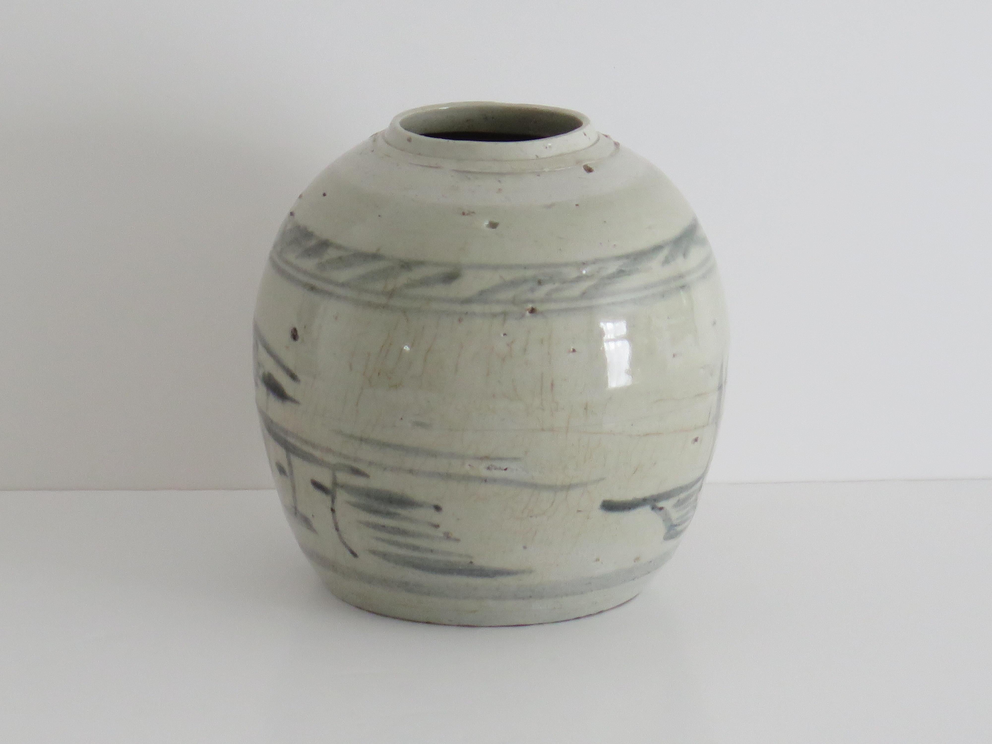 Jarre d'exportation chinoise de la fin du Ming Provincial Peint à la main glaçure céladon, 17ème siècle en vente 2