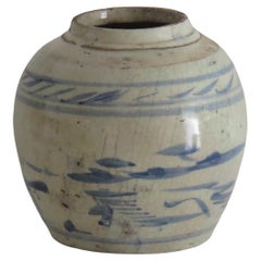 Chinese Export Jar Provincial Hand Painted ceramic, 17th Century late Ming