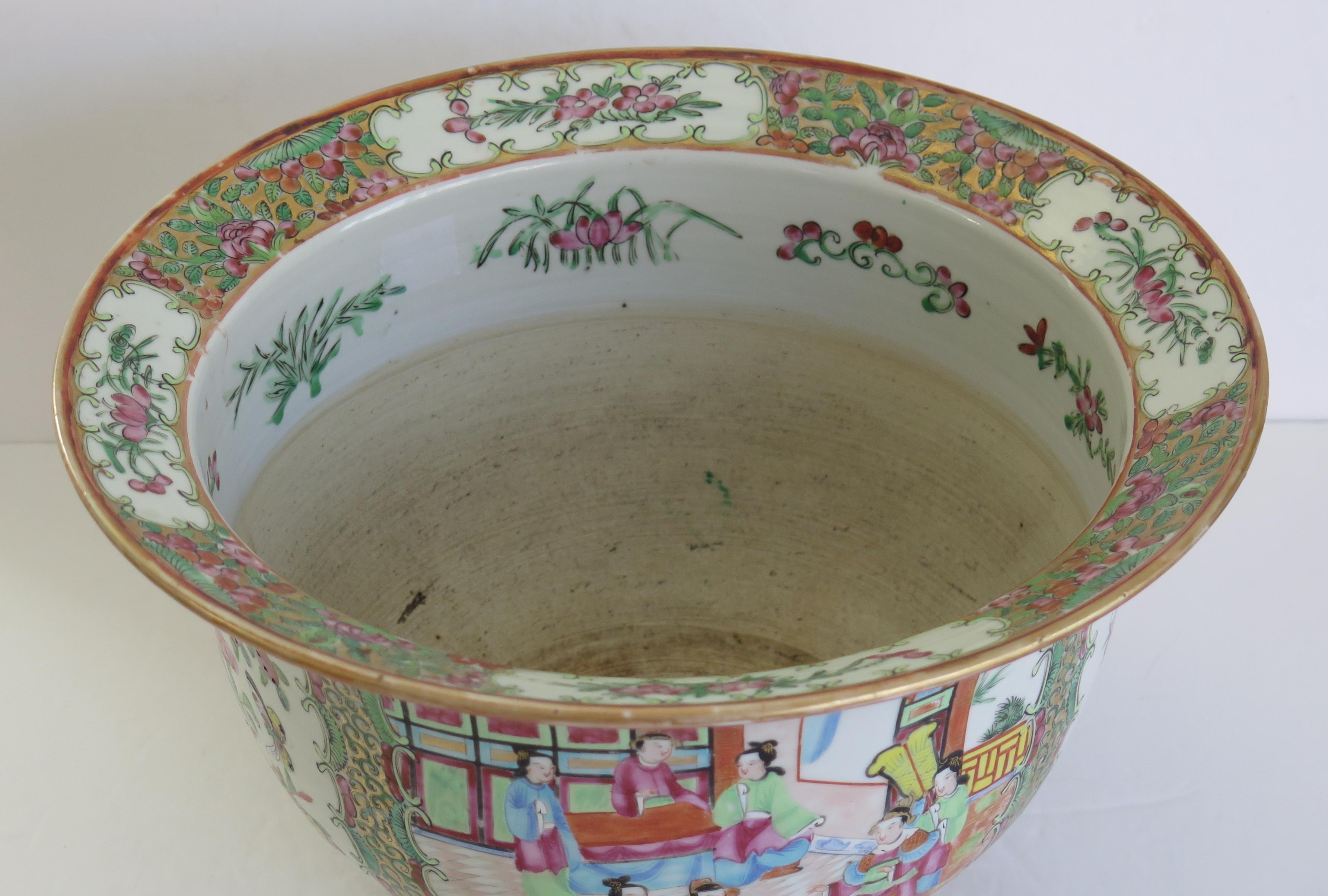 Chinese Export Ceramic Jardiniere Cache Pot Canton Rose Medallion, Ca 1820 For Sale 1
