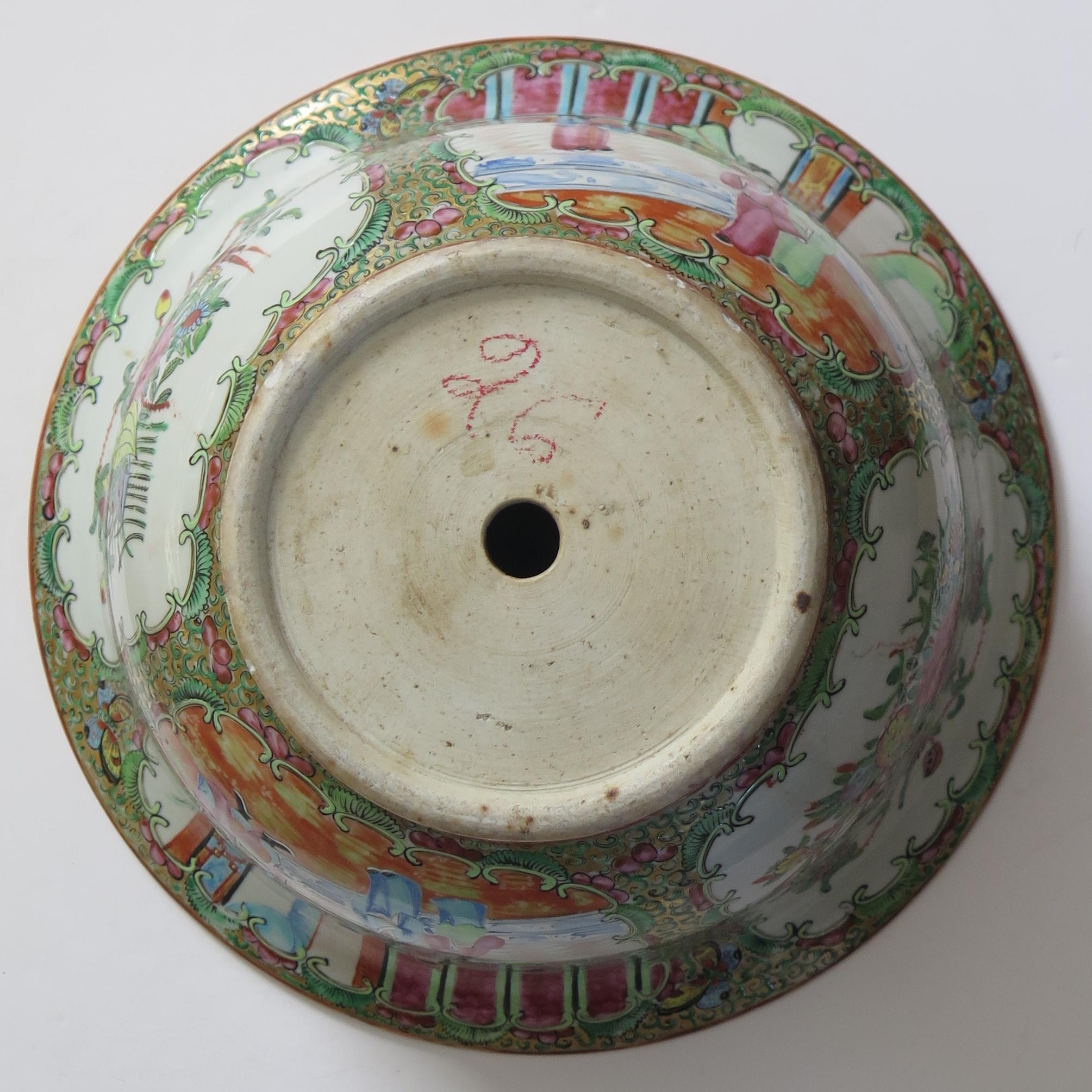 Chinese Export Ceramic Jardiniere Cache Pot Canton Rose Medallion, Ca 1820 For Sale 2
