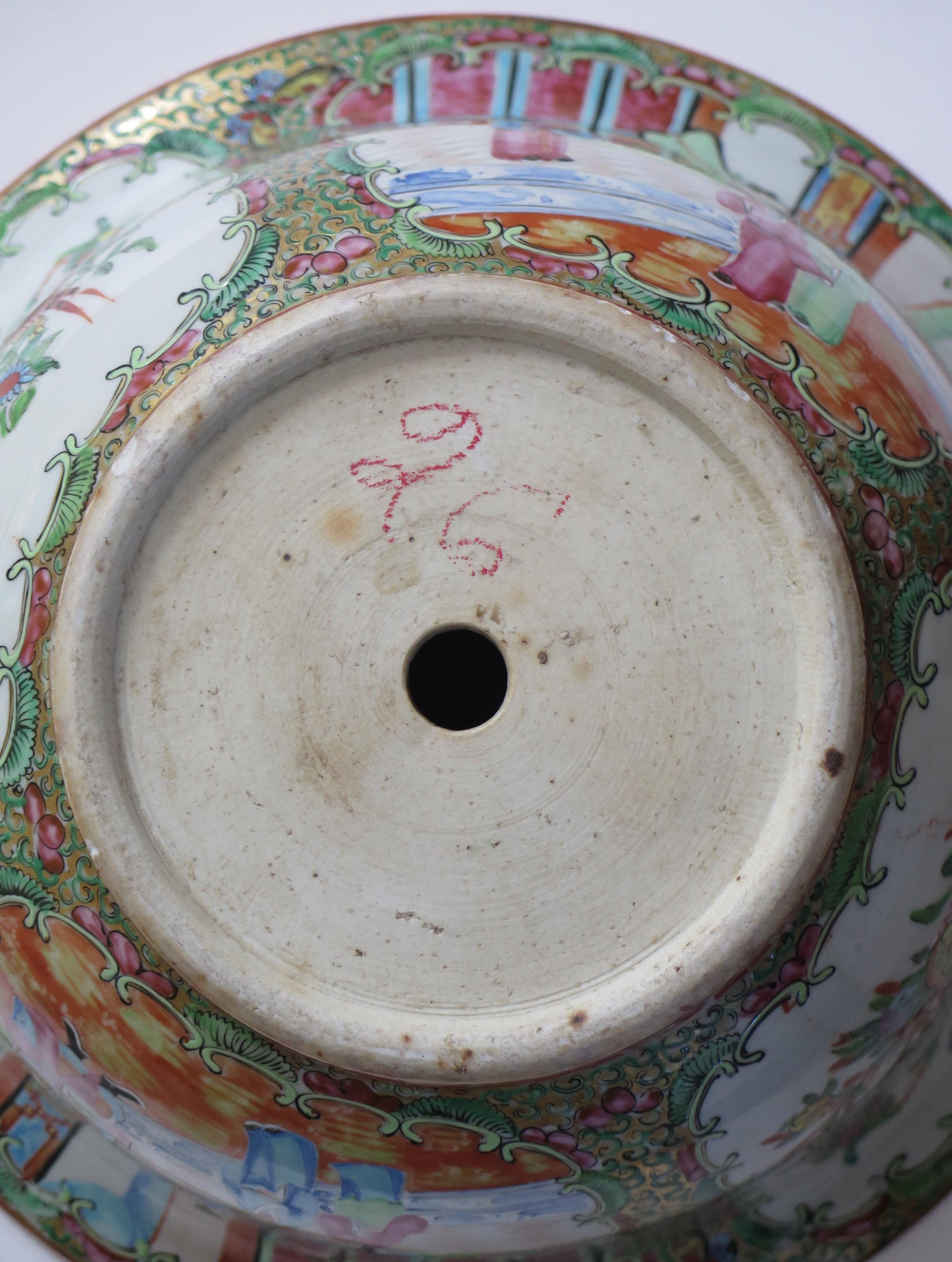 Chinese Export Ceramic Jardiniere Cache Pot Canton Rose Medallion, Ca 1820 For Sale 6