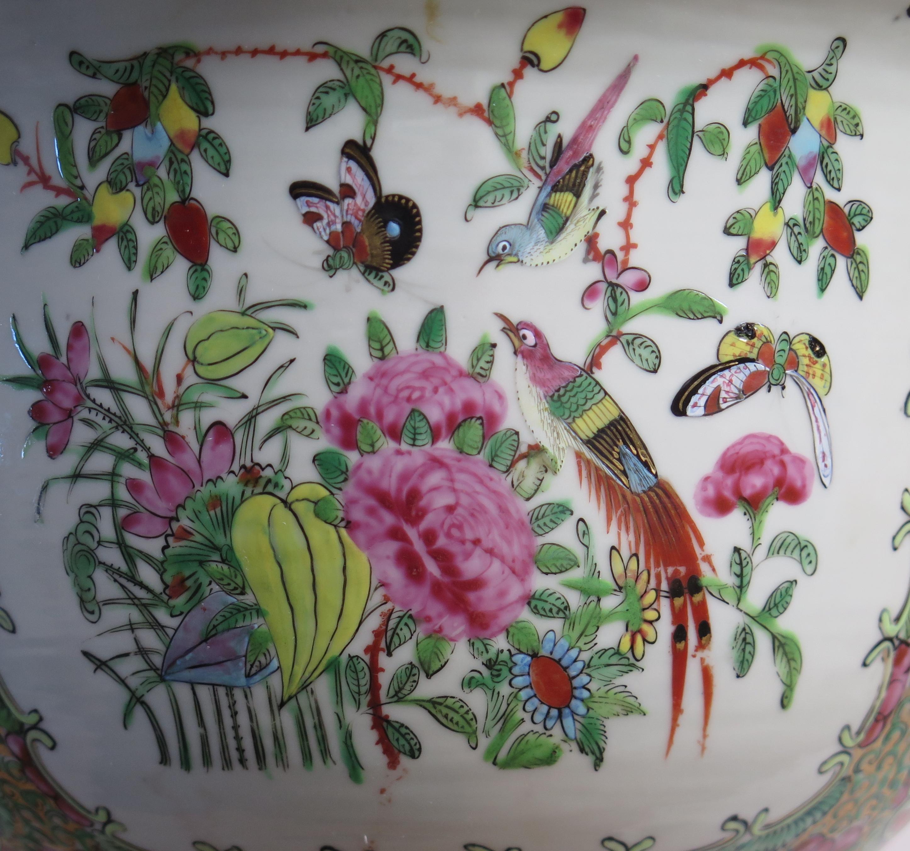 Hand-Painted Chinese Export Ceramic Jardiniere Cache Pot Canton Rose Medallion, Ca 1820