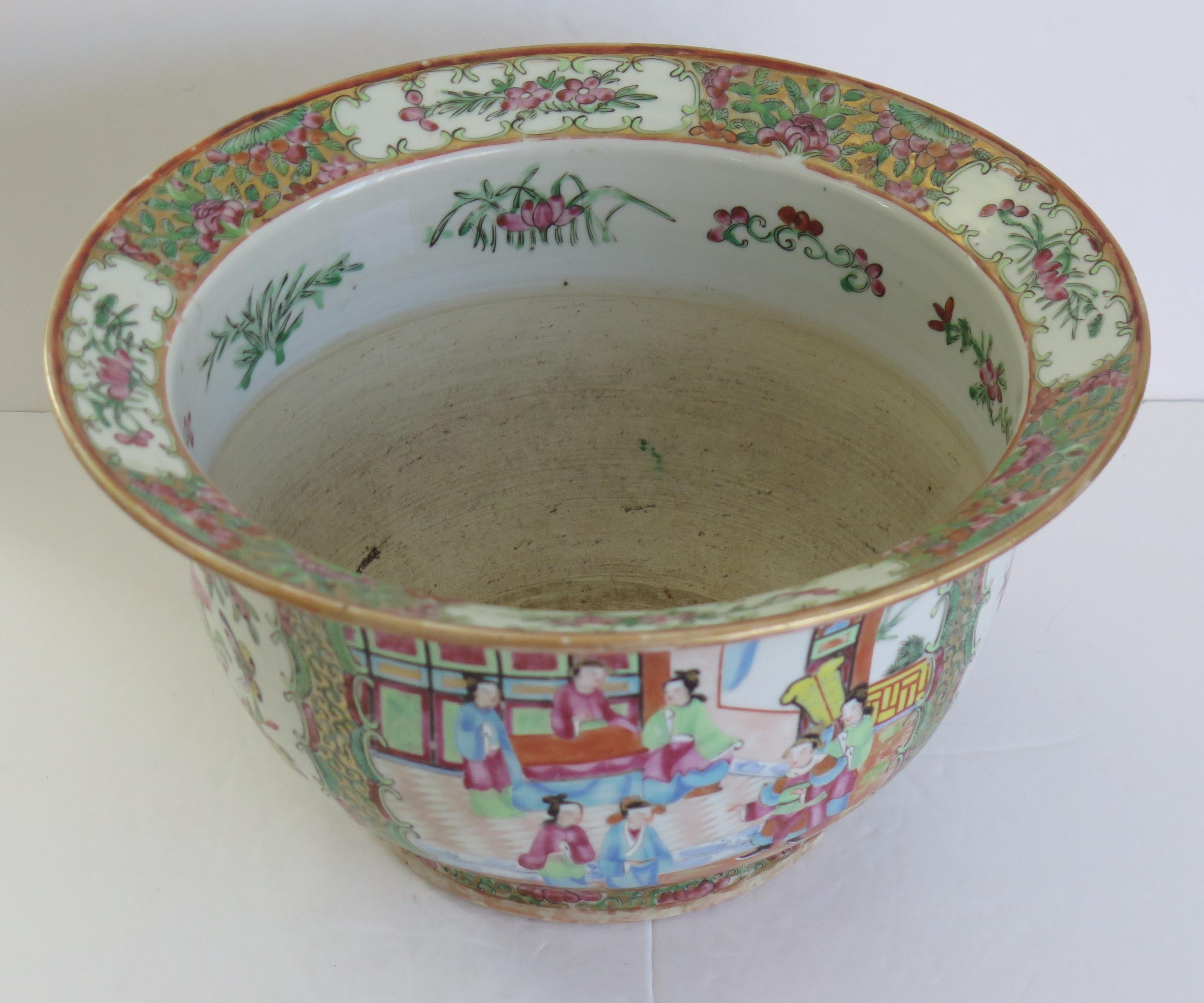 Porcelain Chinese Export Ceramic Jardiniere Cache Pot Canton Rose Medallion, Ca 1820 For Sale