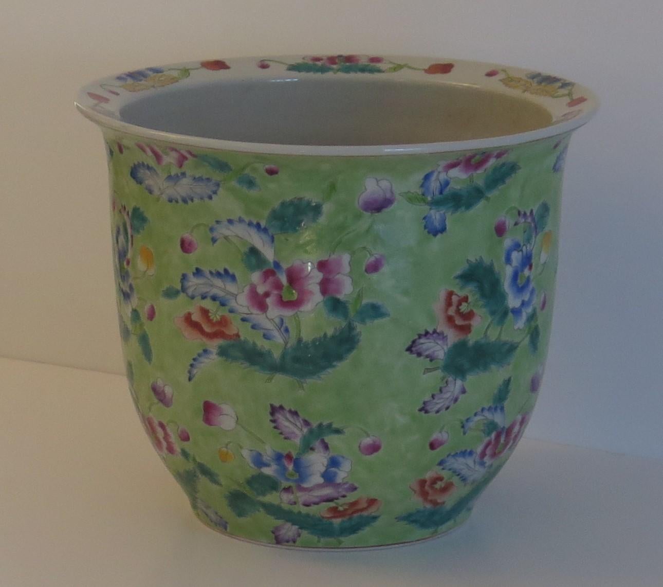 Hand-Painted Chinese Export ceramic Jardiniere Cache Pot Famille Rose hand painted, Ca 1910