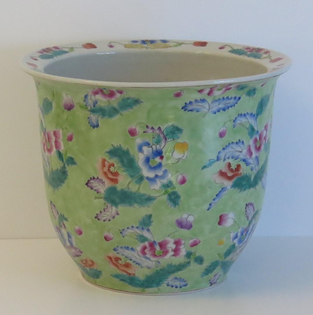 20th Century Chinese Export ceramic Jardiniere Cache Pot Famille Rose hand painted, Ca 1910