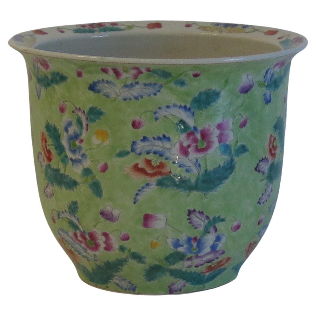 Chinese Export ceramic Jardiniere Cache Pot Famille Rose hand painted, Ca 1910