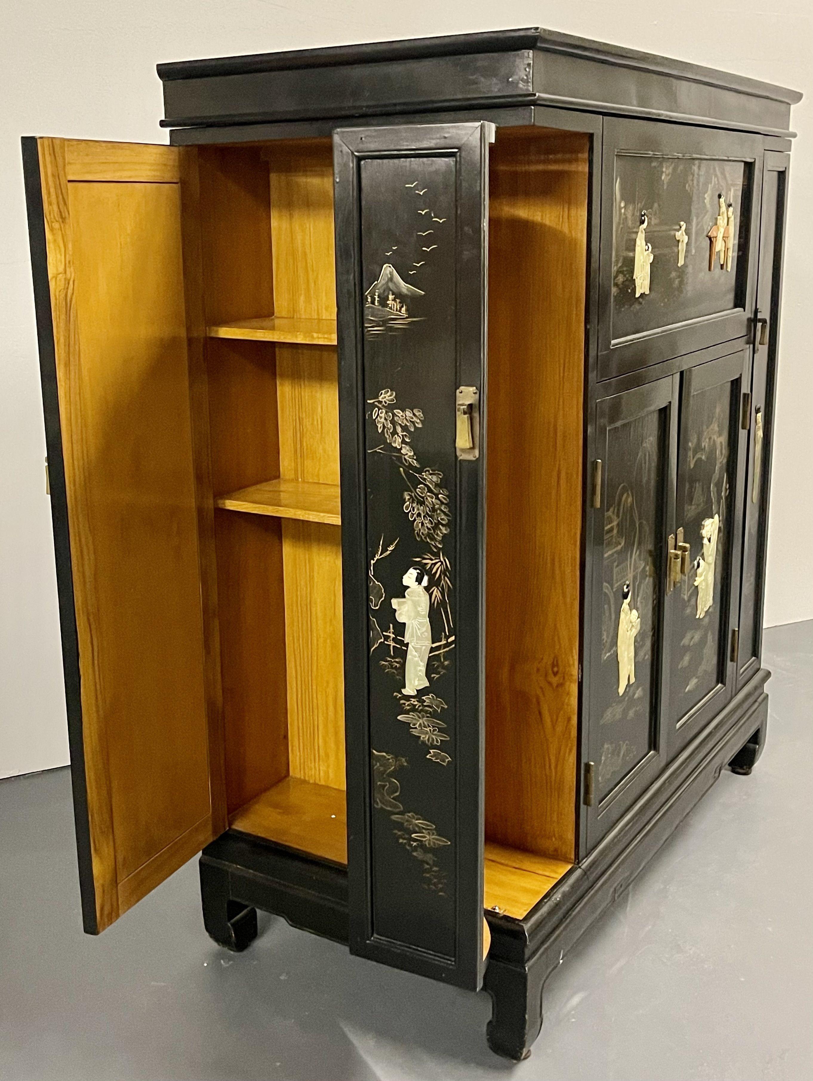 Chinese Export Lacquered Bar, Ebony, Raised Figure Carvings, Chinoiserie In Good Condition In Stamford, CT
