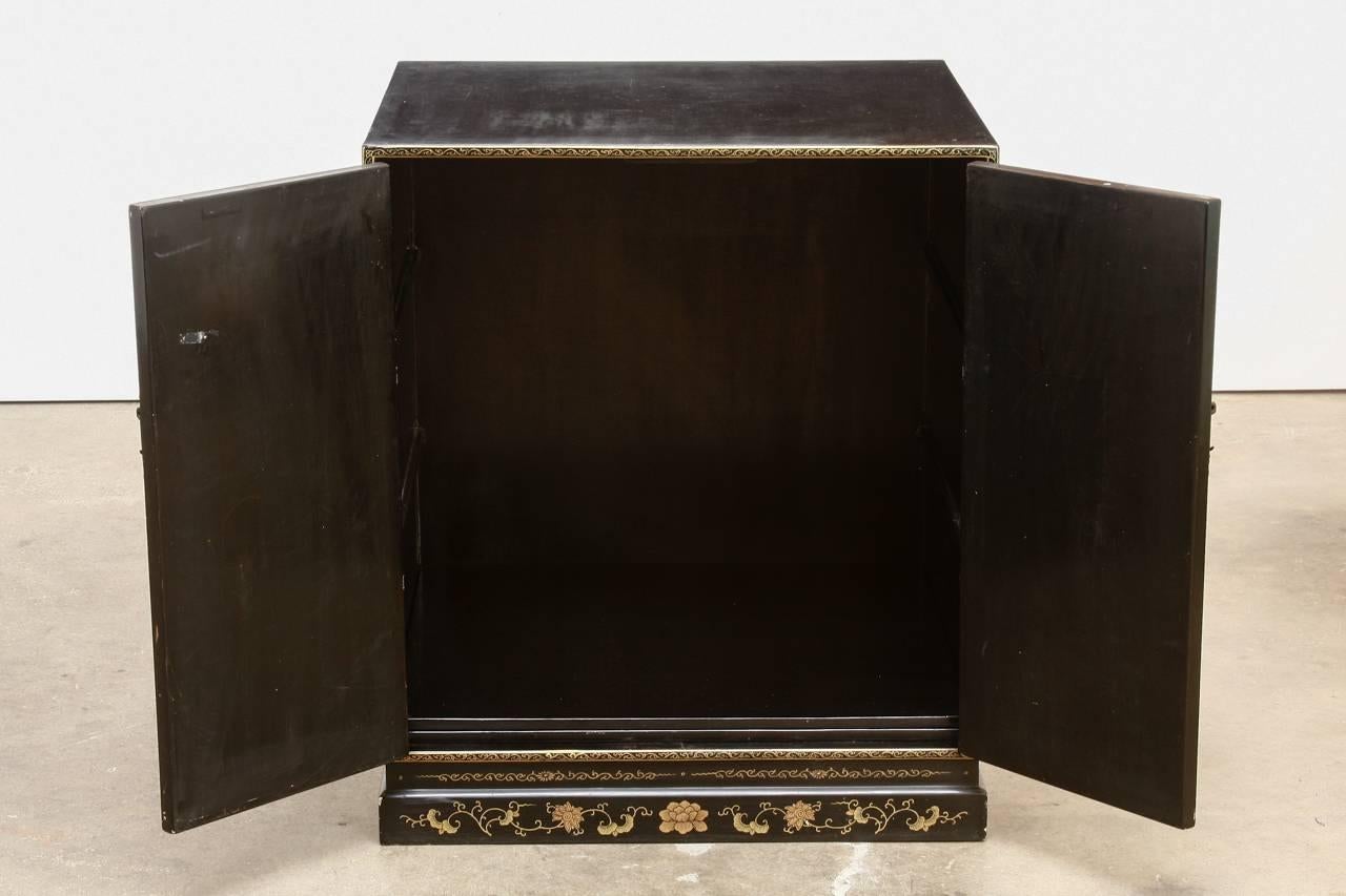 Chinese Export Lacquered Cabinet or Chest In Good Condition In Rio Vista, CA