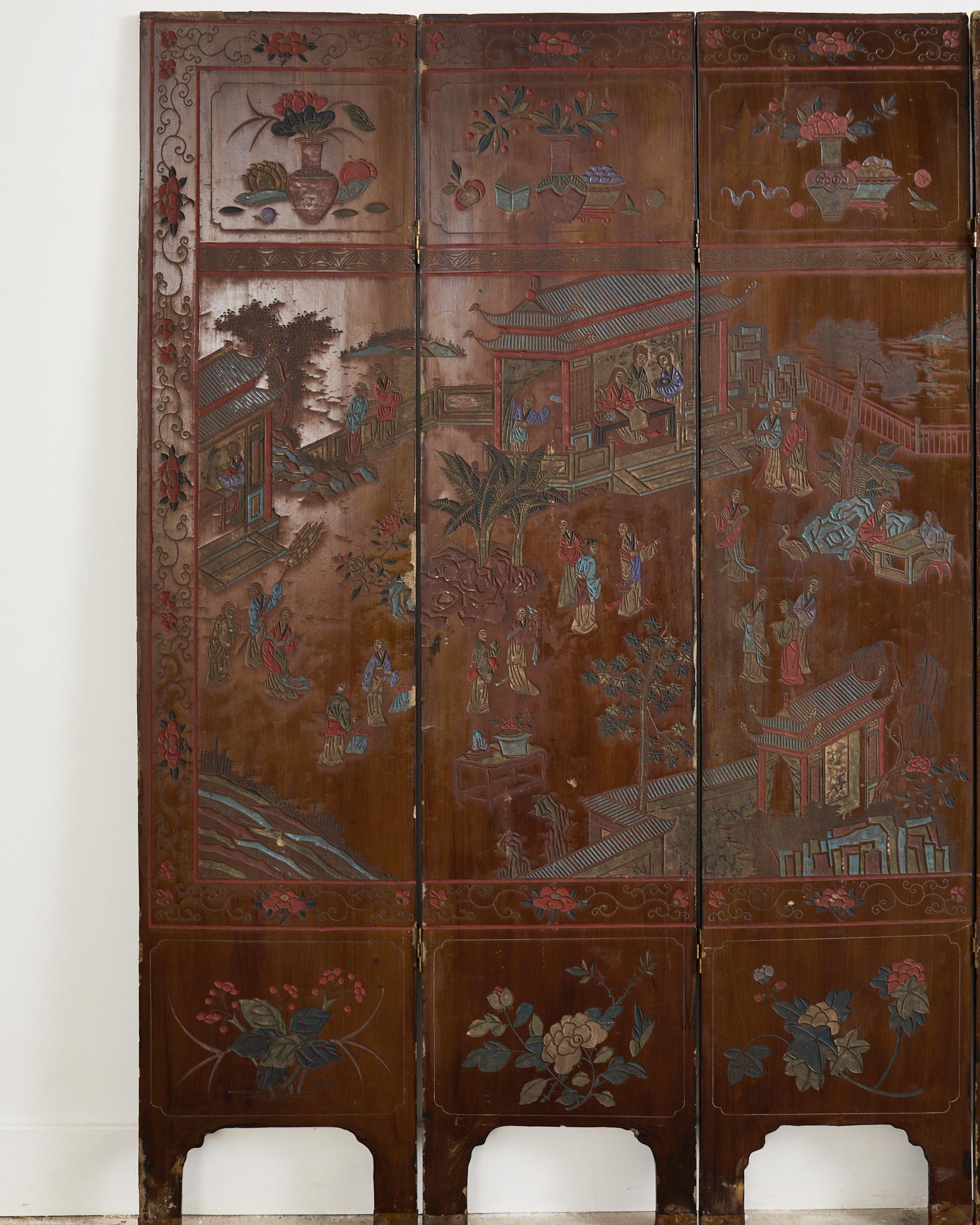 Chinese Export Lacquered Four Panel Coromandel Screen In Distressed Condition For Sale In Rio Vista, CA