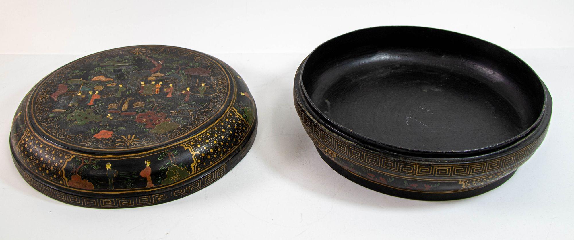 Caja redonda grande de exportación china Caja con tapa lacada en negro y pintada en dorado Años 50 Chino en venta