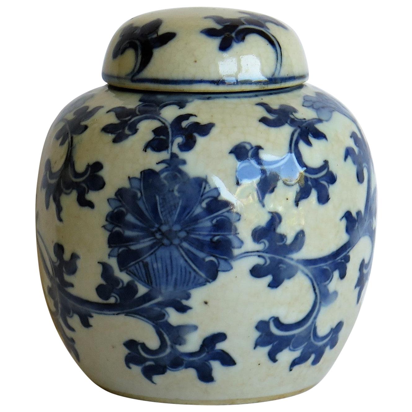 Chinese Export Lidded Jar moulded Porcelain Hand painted Blue and White 