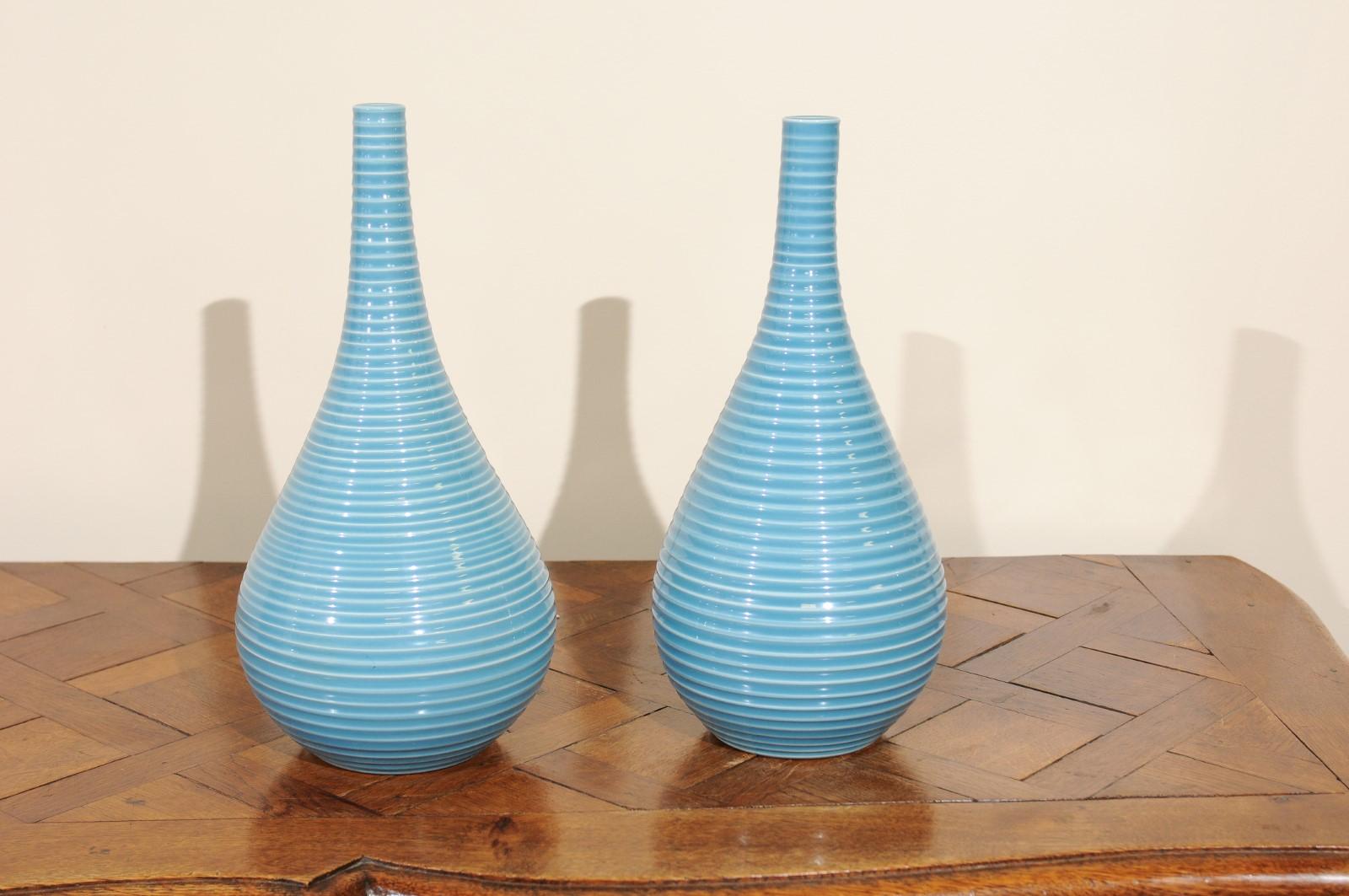 Chinese Export Long Neck Vase 2
