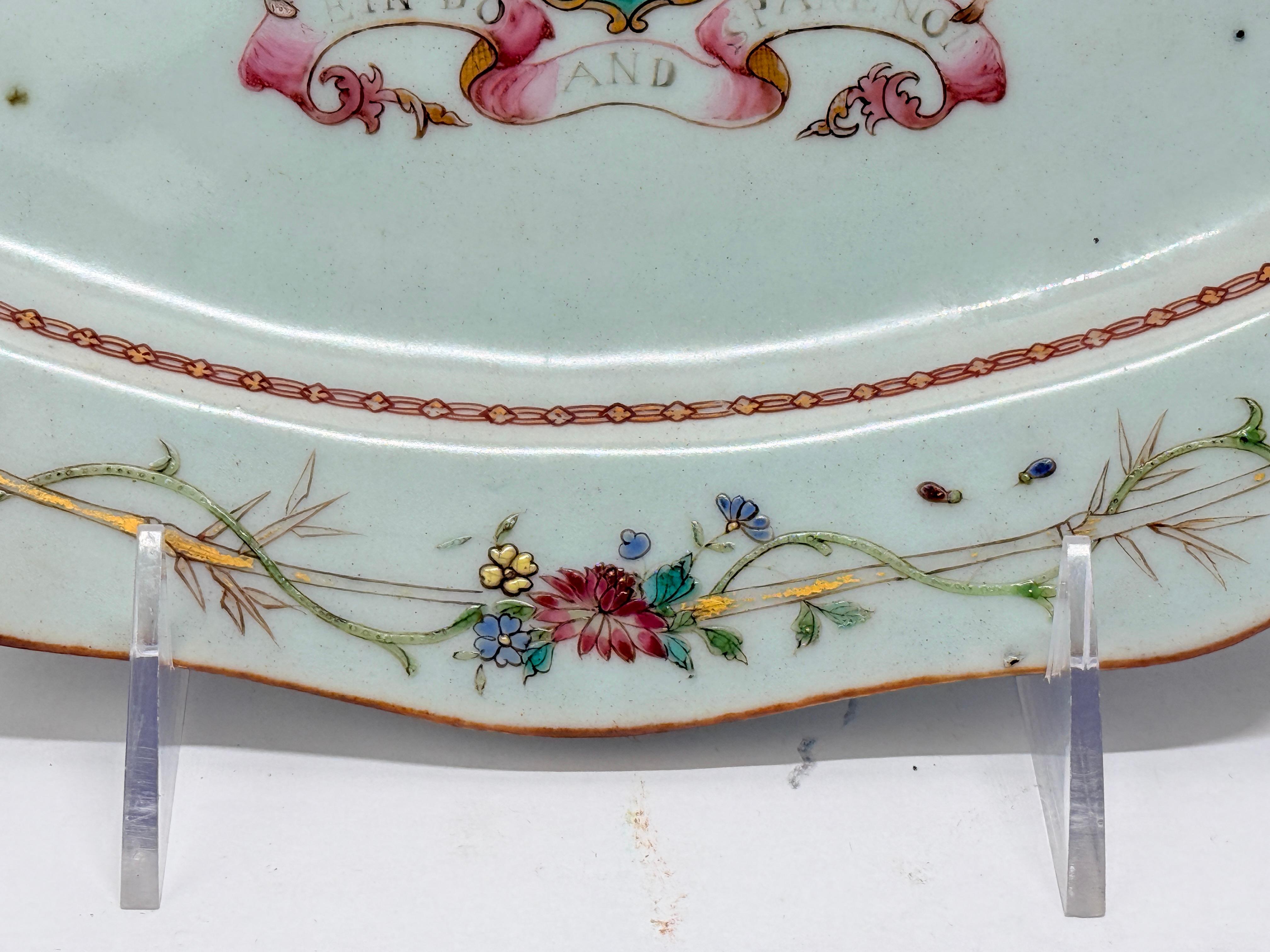 Plato de porcelana con escudo de armas Macgregor de MarcGregor de exportación china C. 1760 Chino en venta