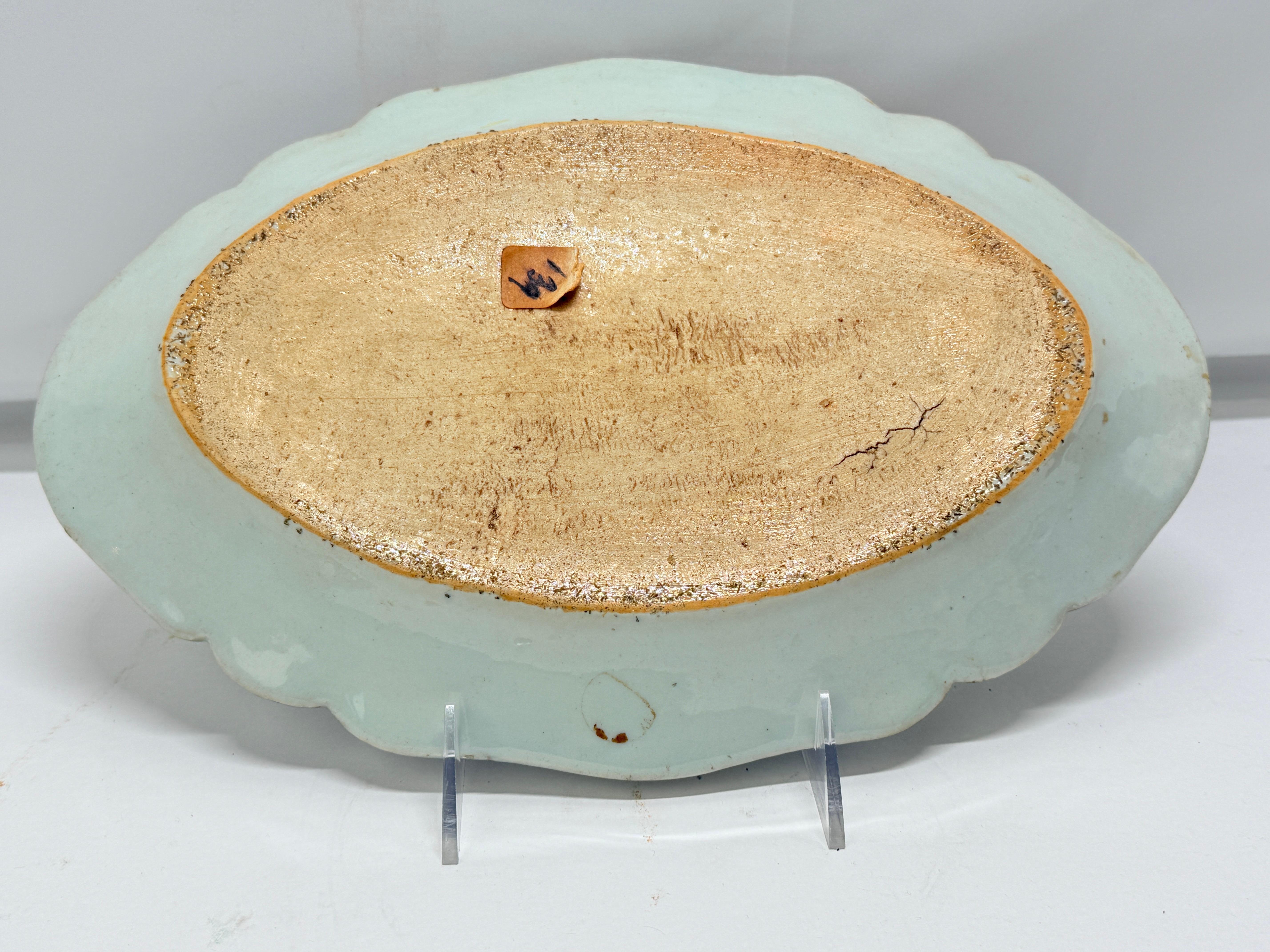 Plato de porcelana con escudo de armas Macgregor de MarcGregor de exportación china C. 1760 en venta 1