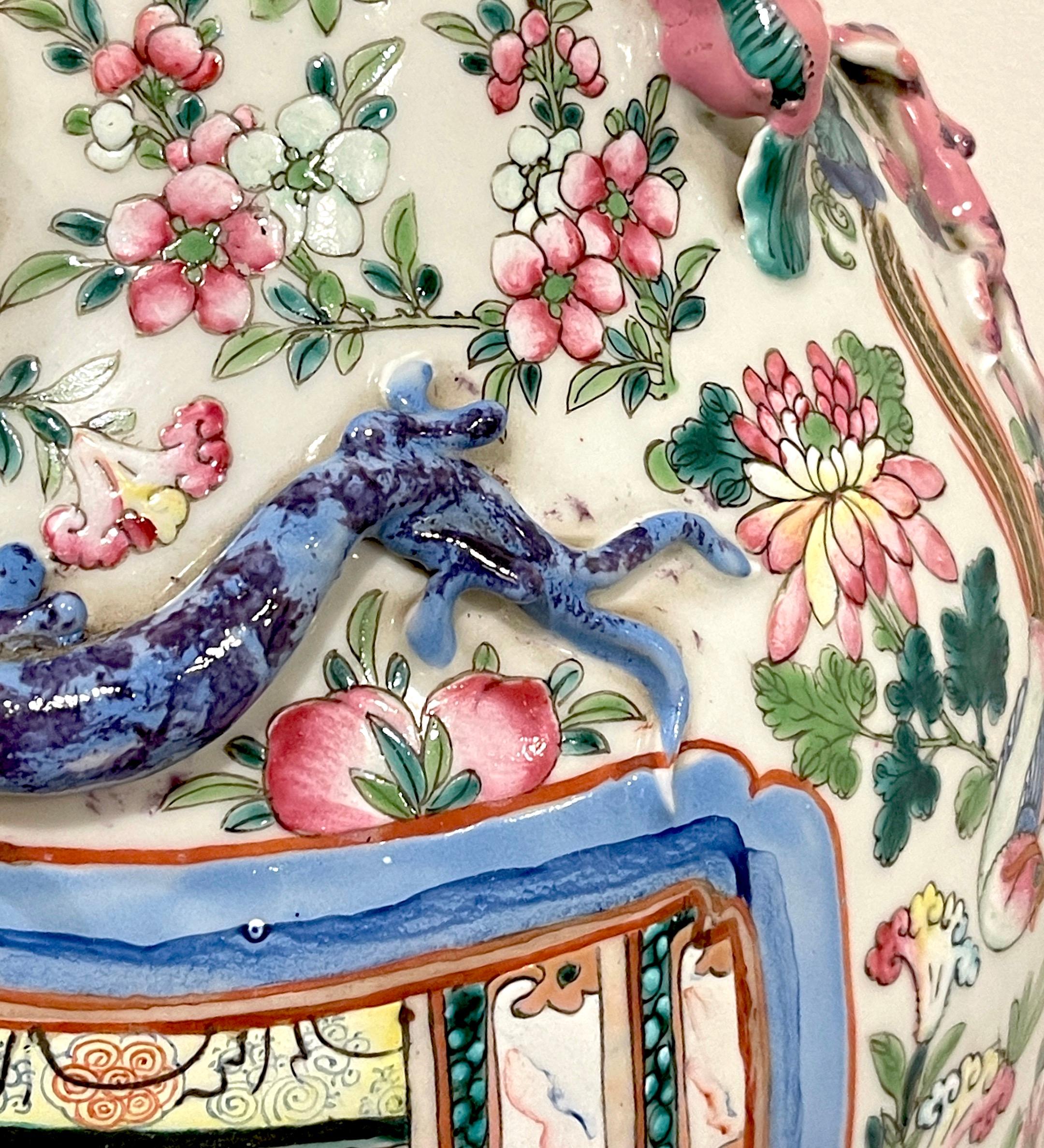 Vase famille rose d'un guerrier mandarin exporté de Chine, converti en lampe en vente 1