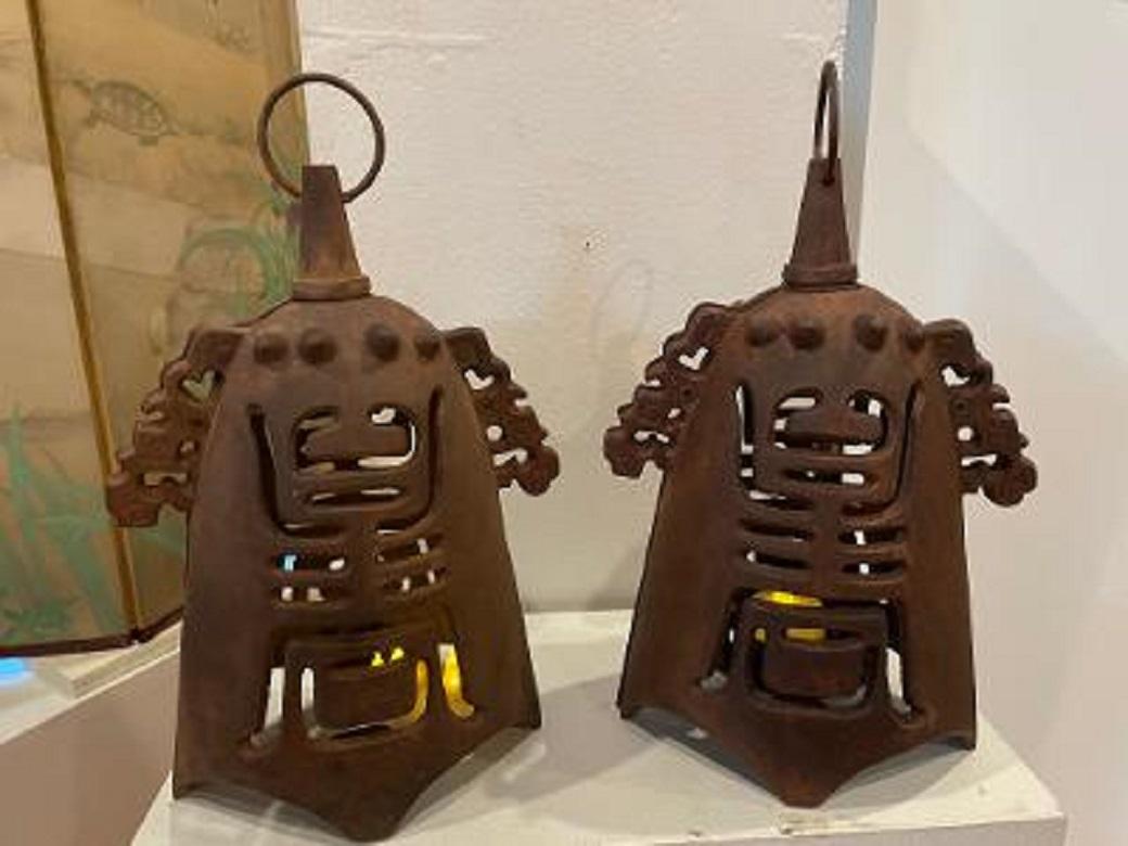Chinese Old  Pair Symbolic Longevity Effigy Lighting Lanterns In Good Condition For Sale In South Burlington, VT