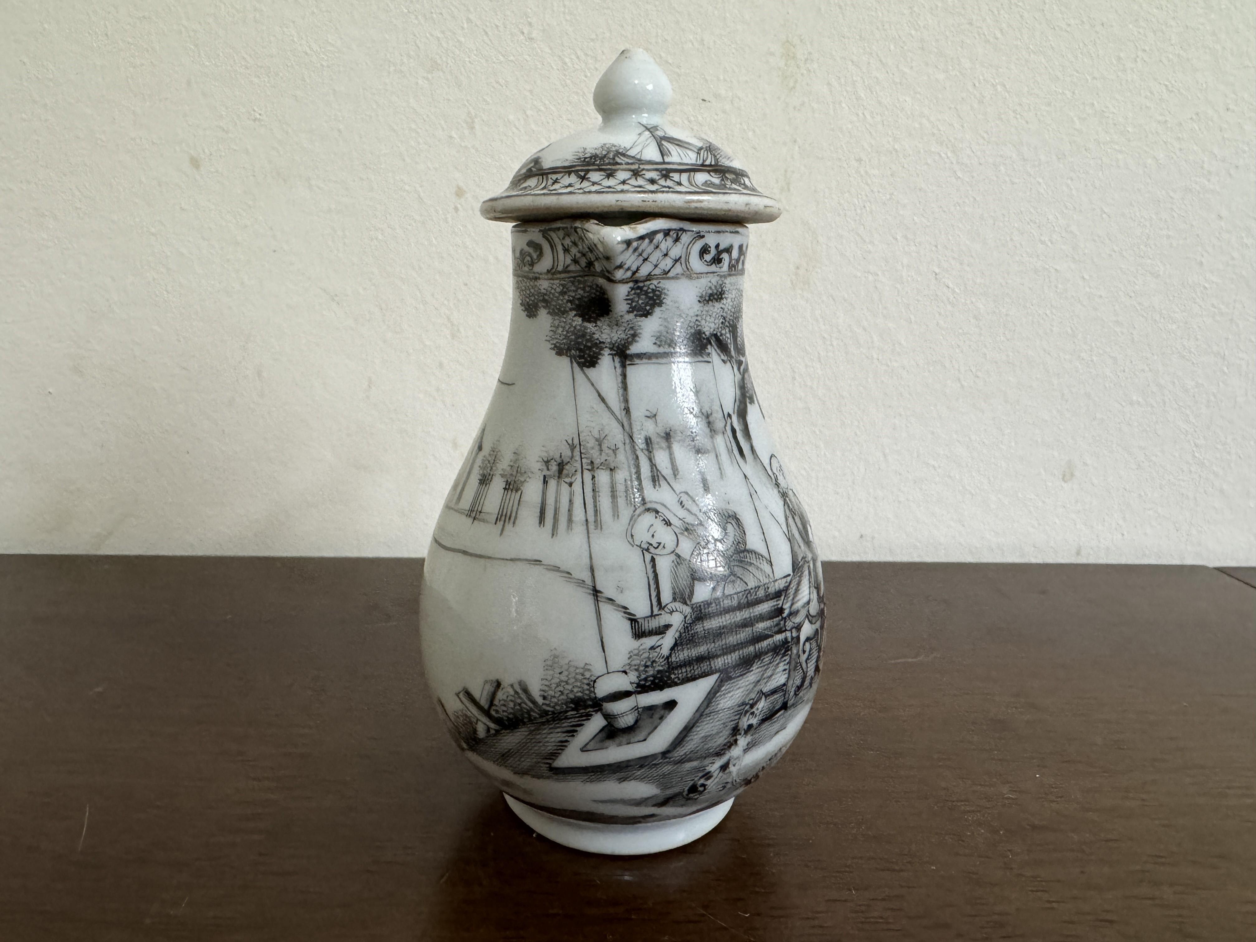 Qing Chinese export Milk Jug and lid , 18th Century Qianlong period