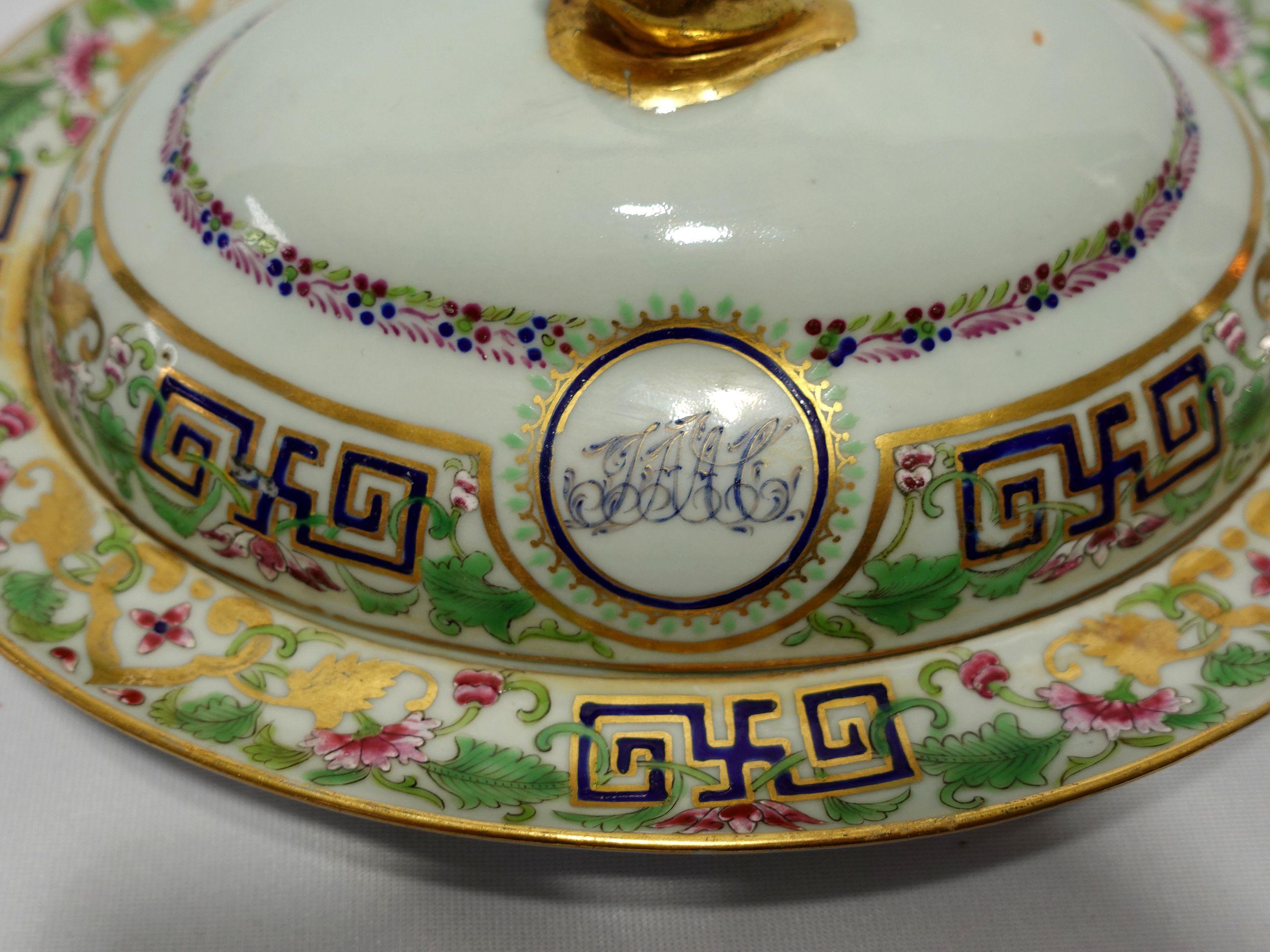 Chinese Export Monogrammed Covered Serving Dish, 19th century In Good Condition For Sale In Norton, MA