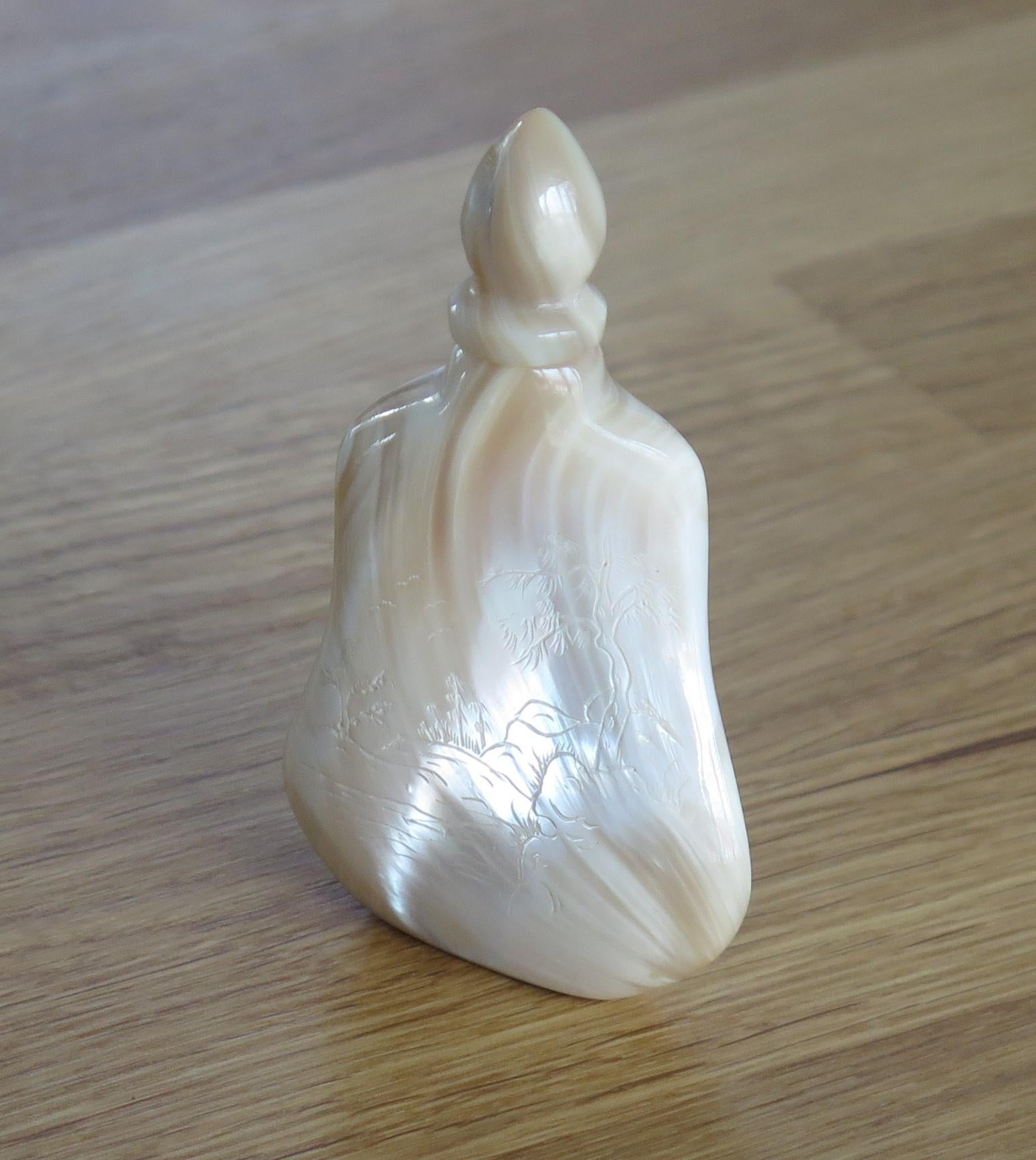 Chinese Export Snuff Bottle of Natural Agate Stone Spoon Top, circa 1930 For Sale 5