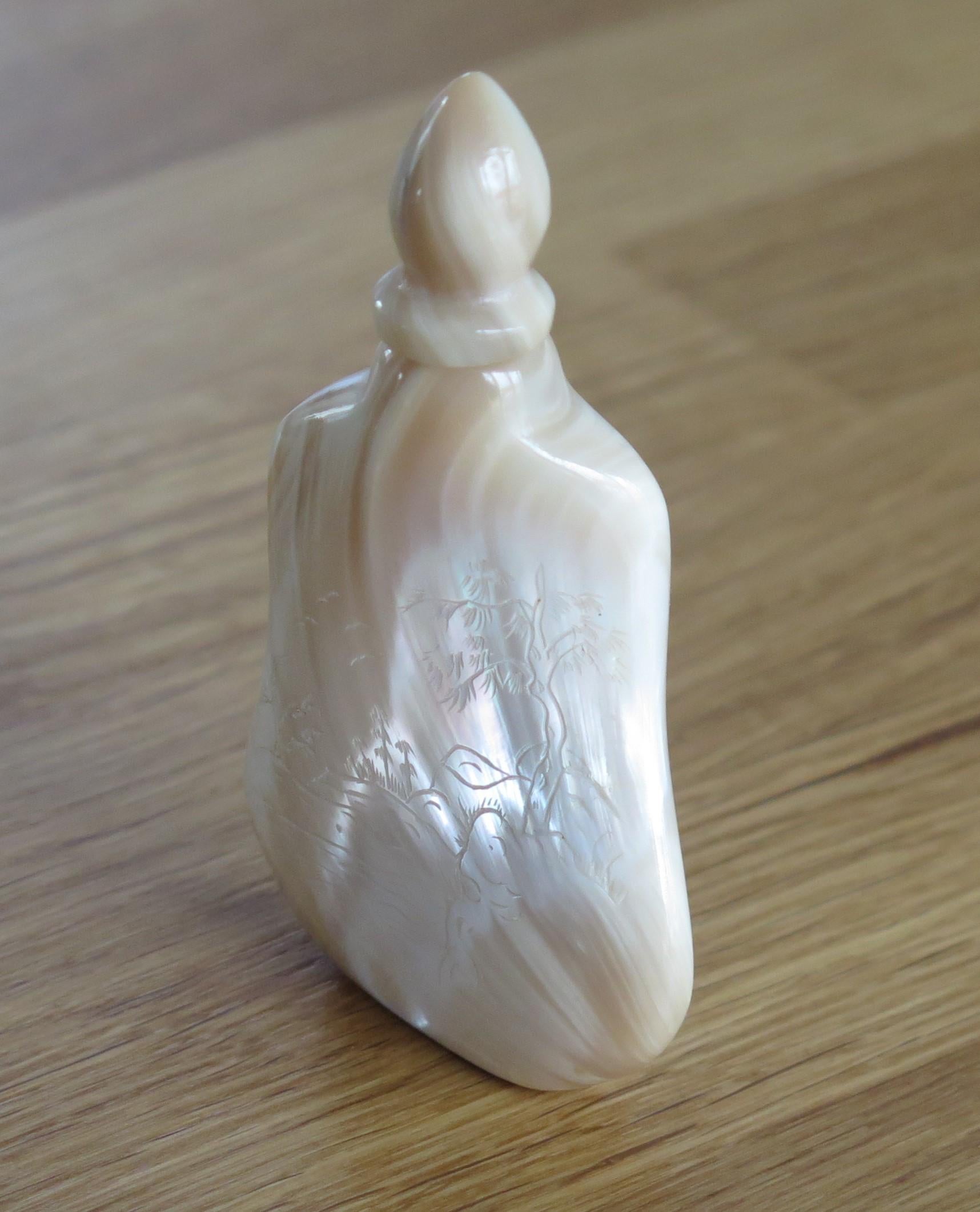Chinese Export Snuff Bottle of Natural Agate Stone Spoon Top, circa 1930 For Sale 6