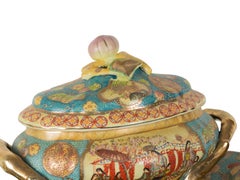 Chinese Export Oval Porcelain Tureen with Tray, 1900s
