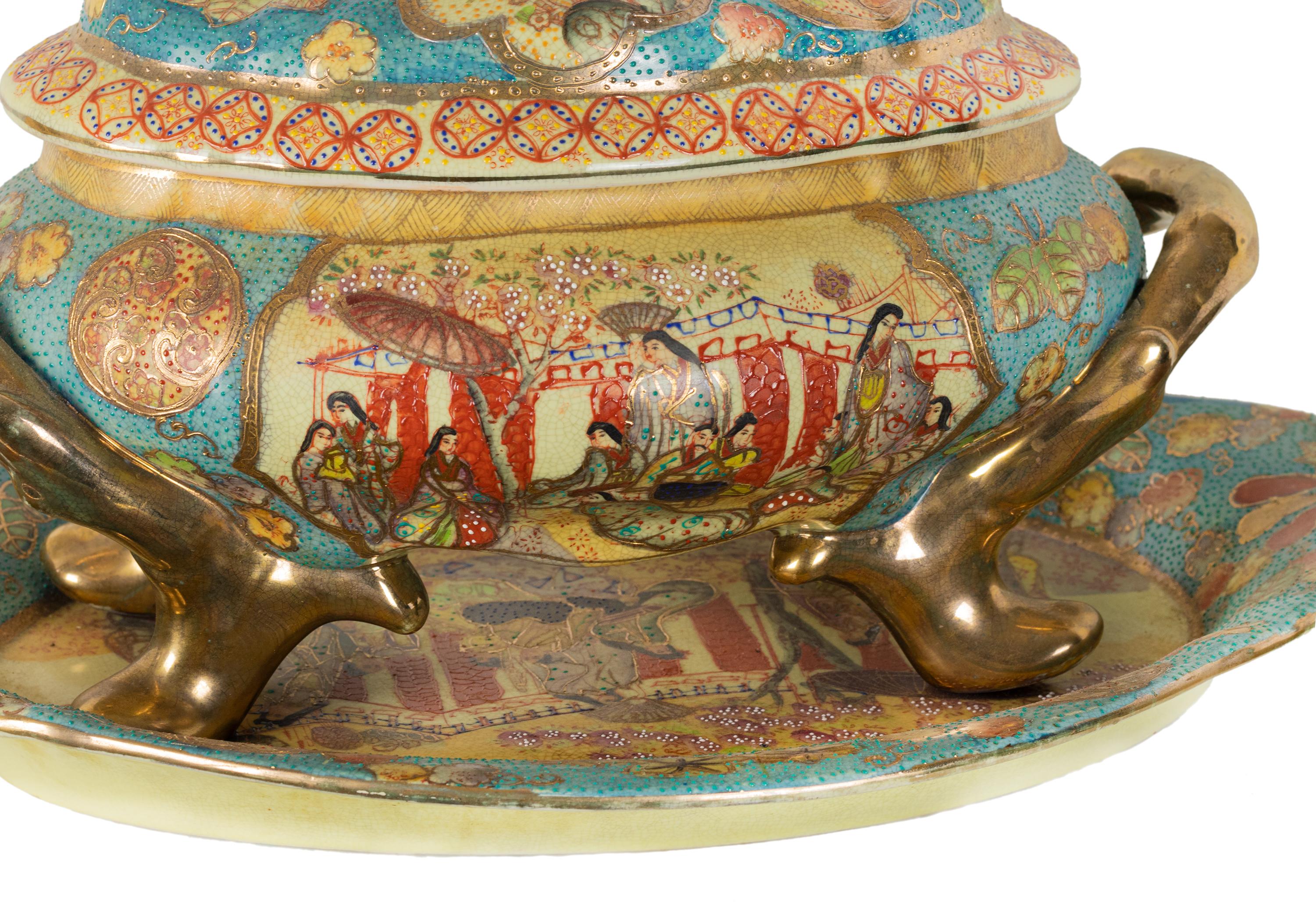 Sopera ovalada de porcelana china de exportación con bandeja, 1900 Exportación china en venta