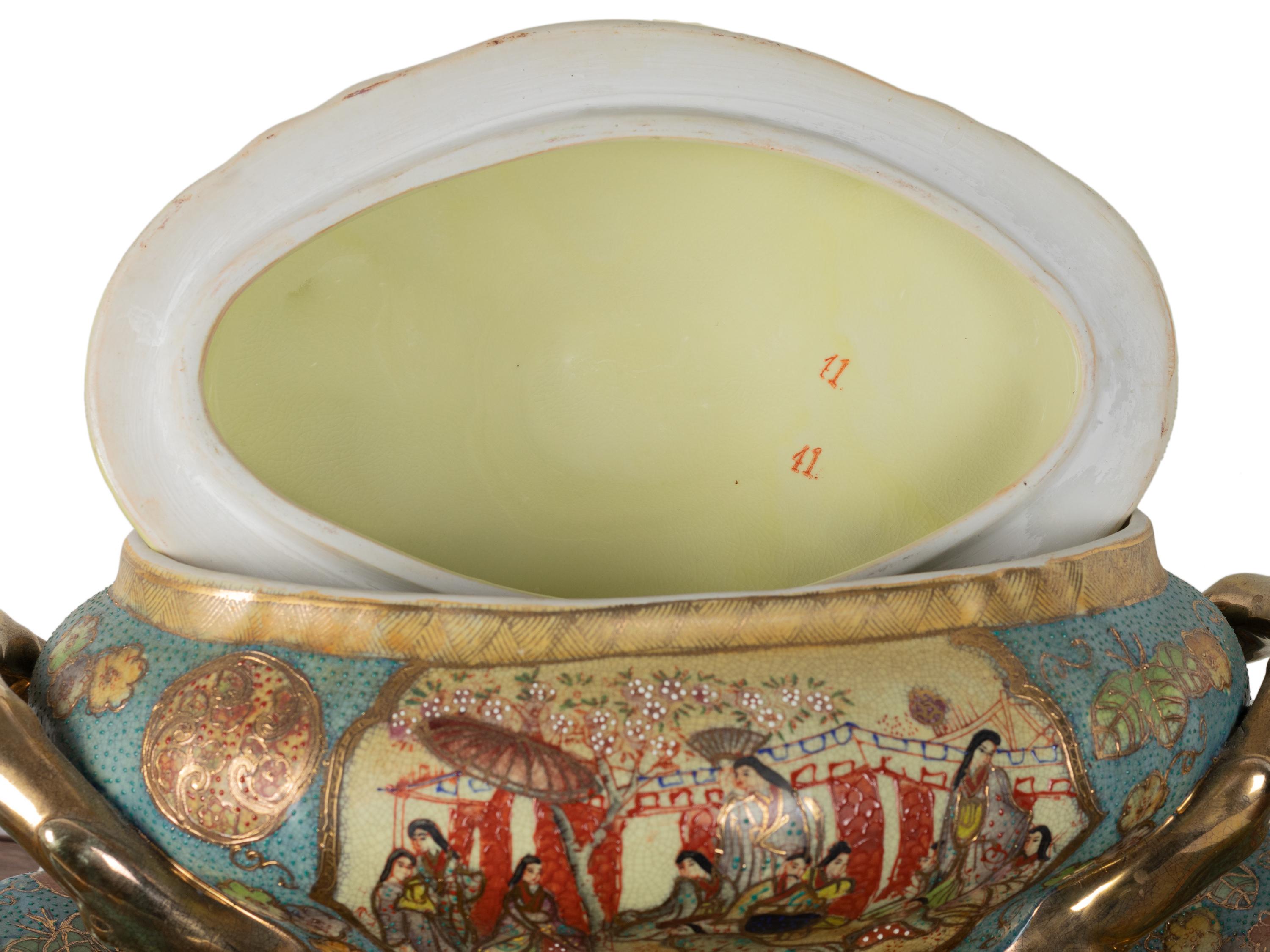 Sopera ovalada de porcelana china de exportación con bandeja, 1900 Chino en venta