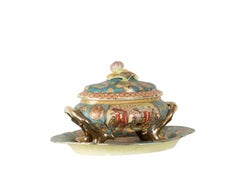 Chinese Export Oval Porcelain Tureen with Tray, 1900s