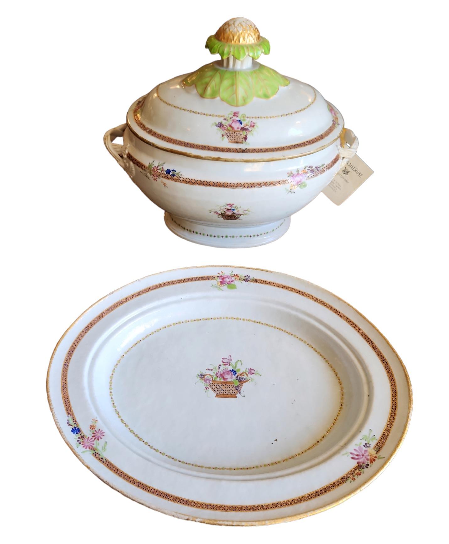 Periodo Qianlong. 1785. Sopera y fuente ovaladas. Dimensiones del plato: 14,5