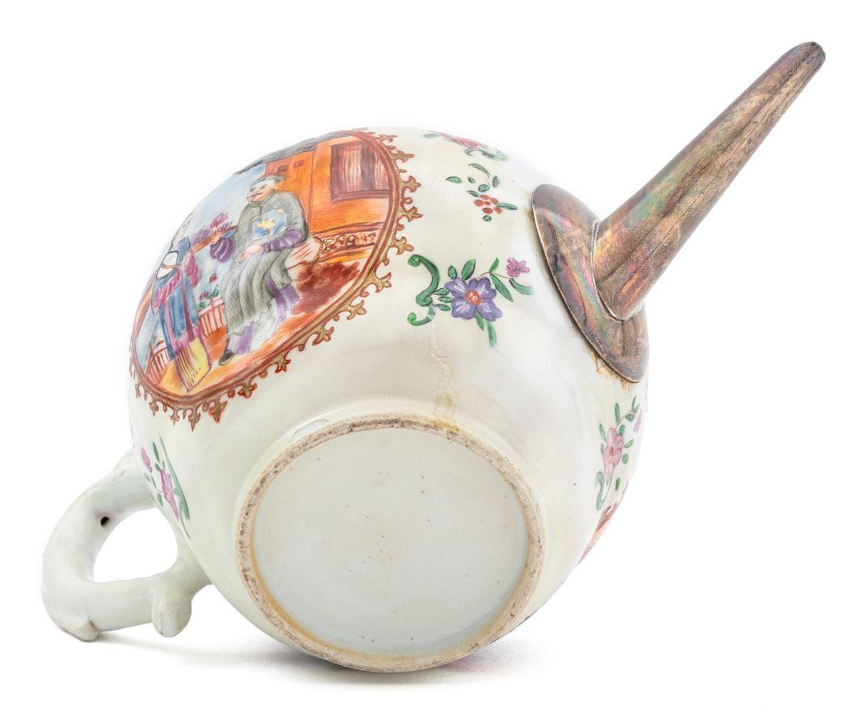 Chinese Export Painted Porcelain Articles, 2 Chino en venta