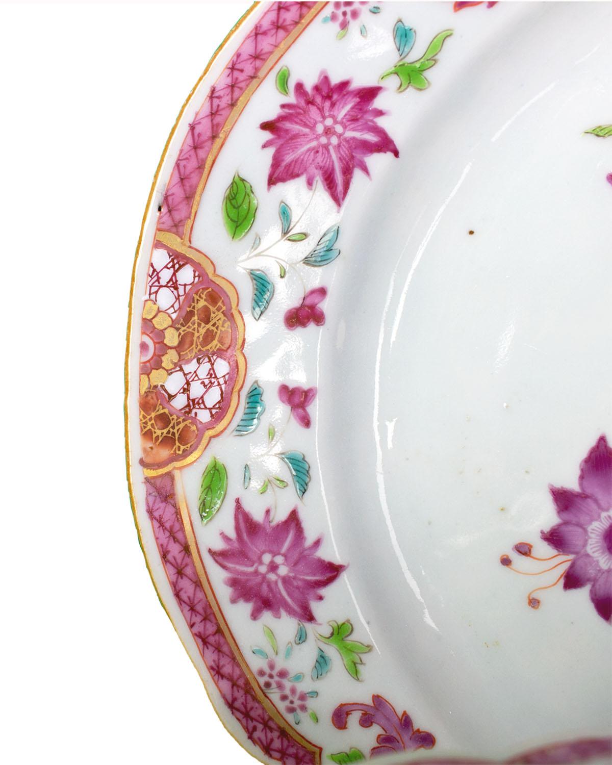 Porcelain Chinese Export Pair of Platters, Famille Rose, Qianlong '1736-1795' For Sale