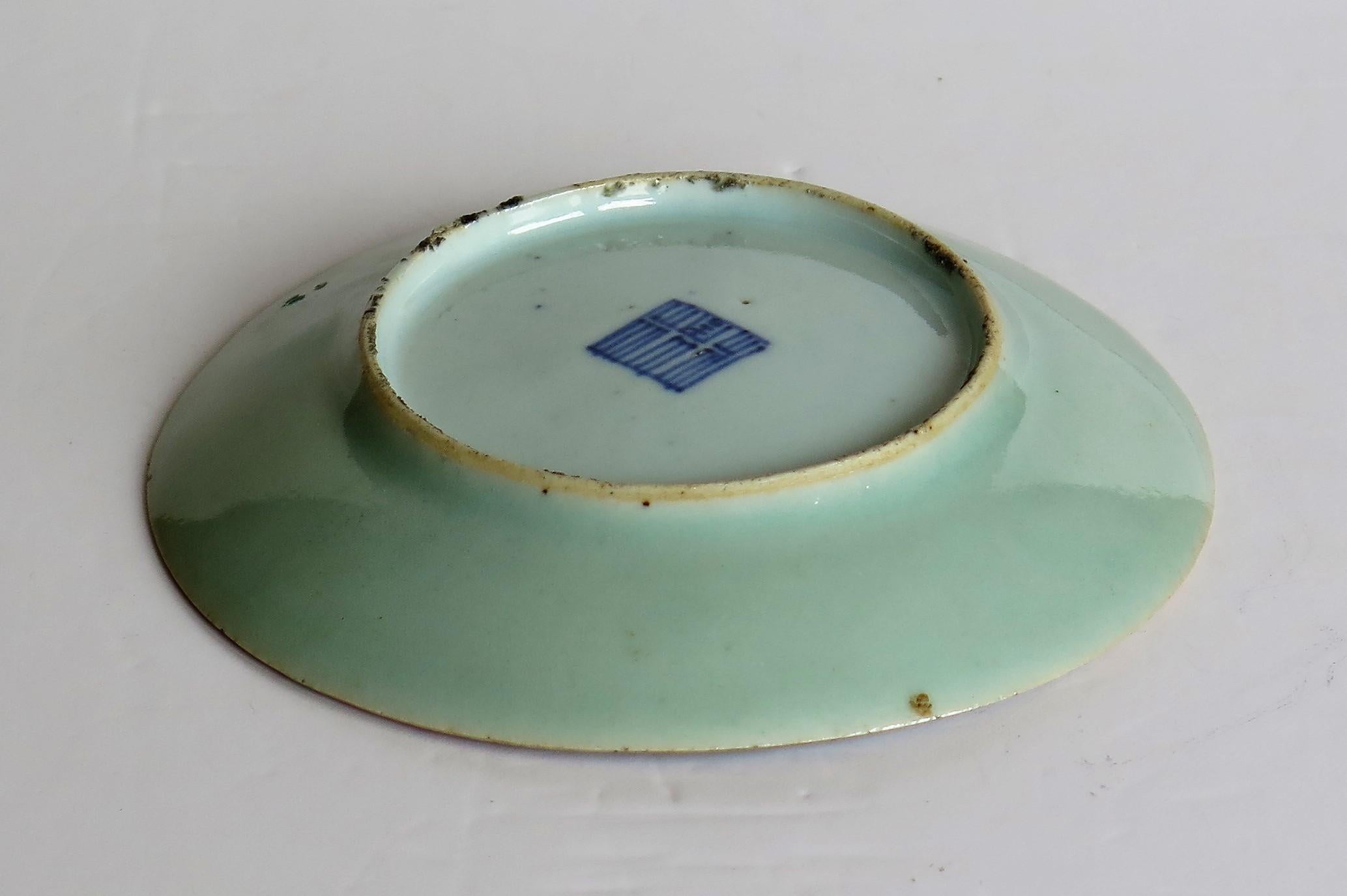 Chinese Export Plate Celadon Glaze Famille Rose Hand Painted, Qing, circa 1820 4