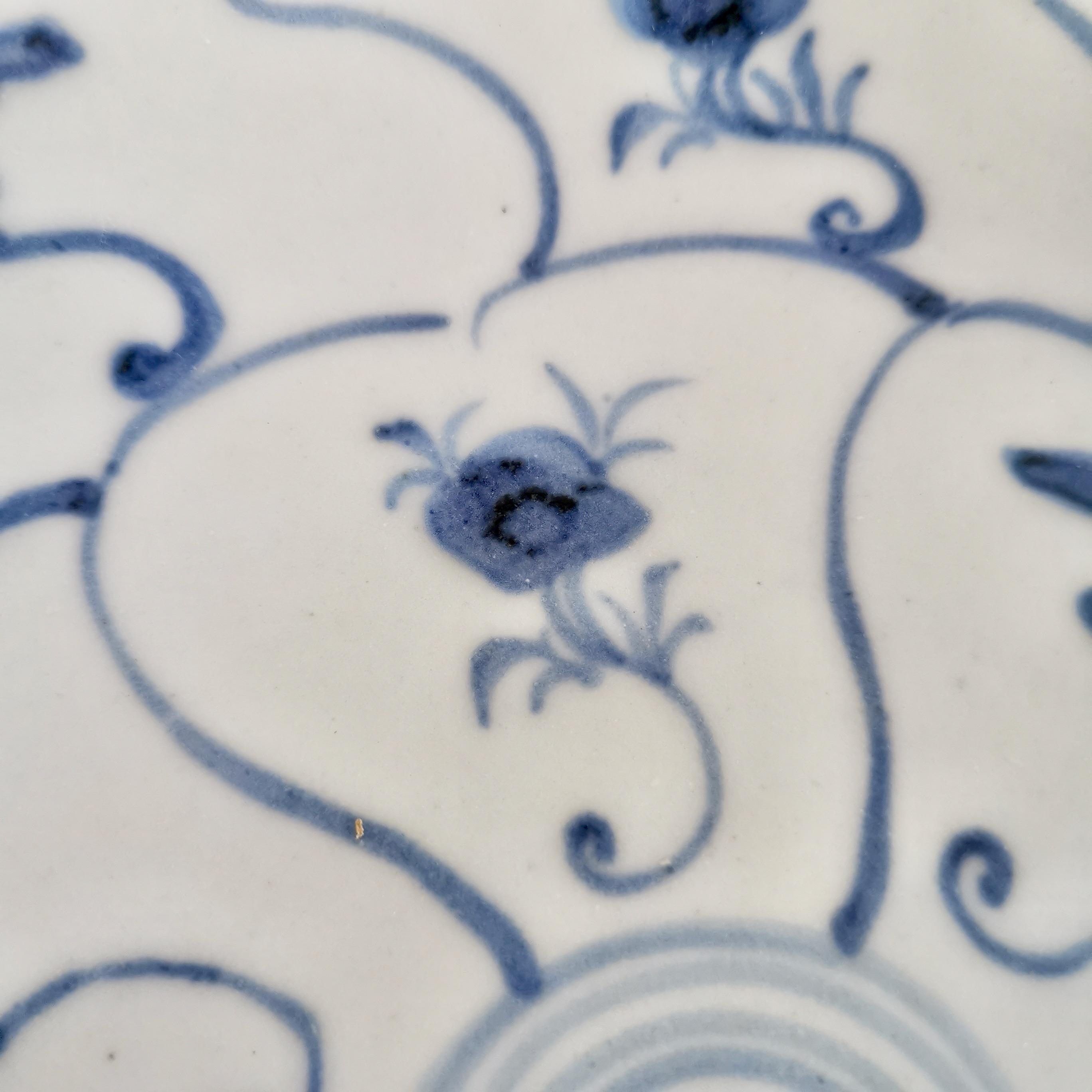 Chinese Export Plate, Tek Sing Style Shipwreck Plate, Blue White, Kangxi ca 1730 In Good Condition In London, GB