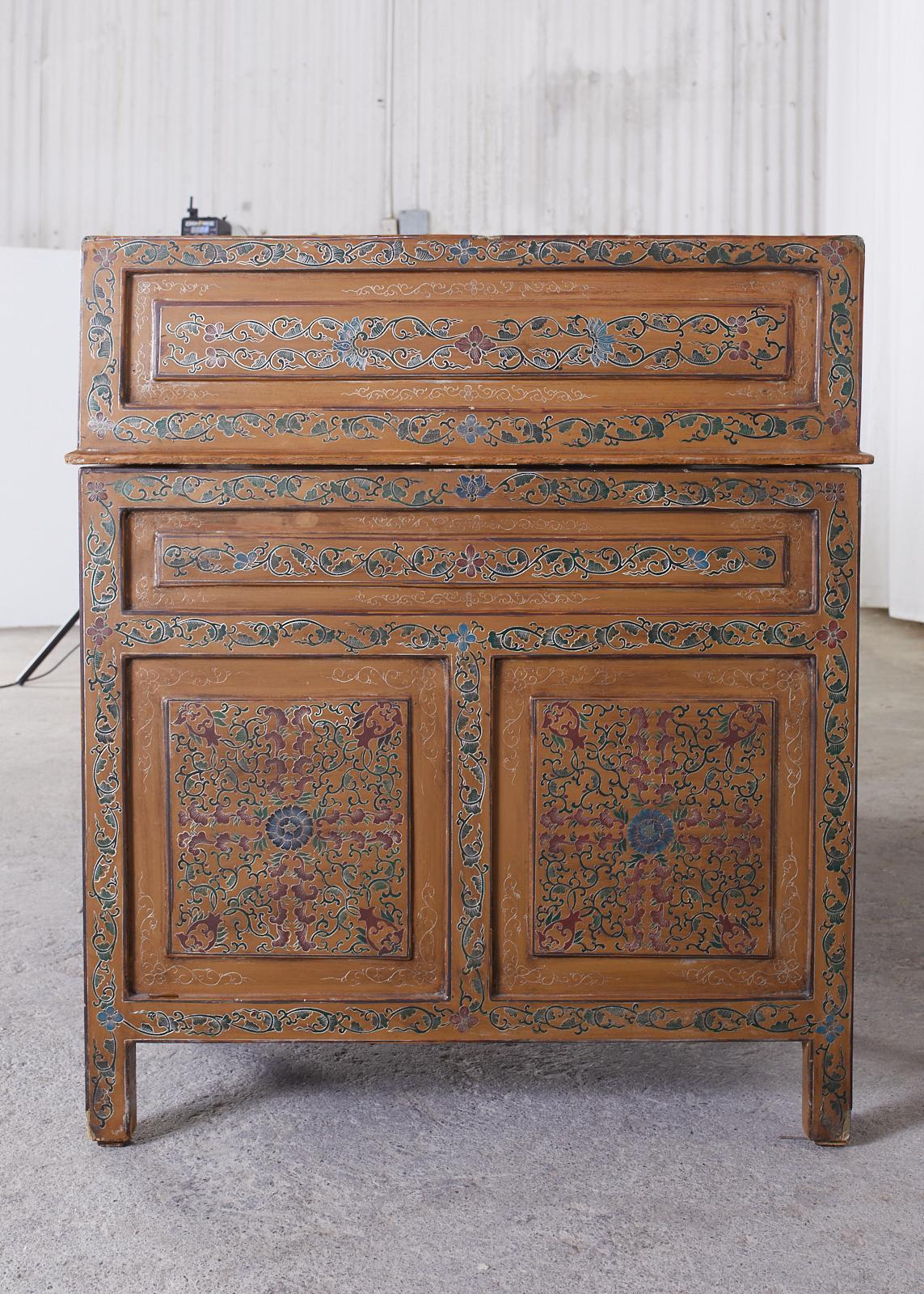 Chinese Export Polychrome Pedestal Desk Writing Table 9