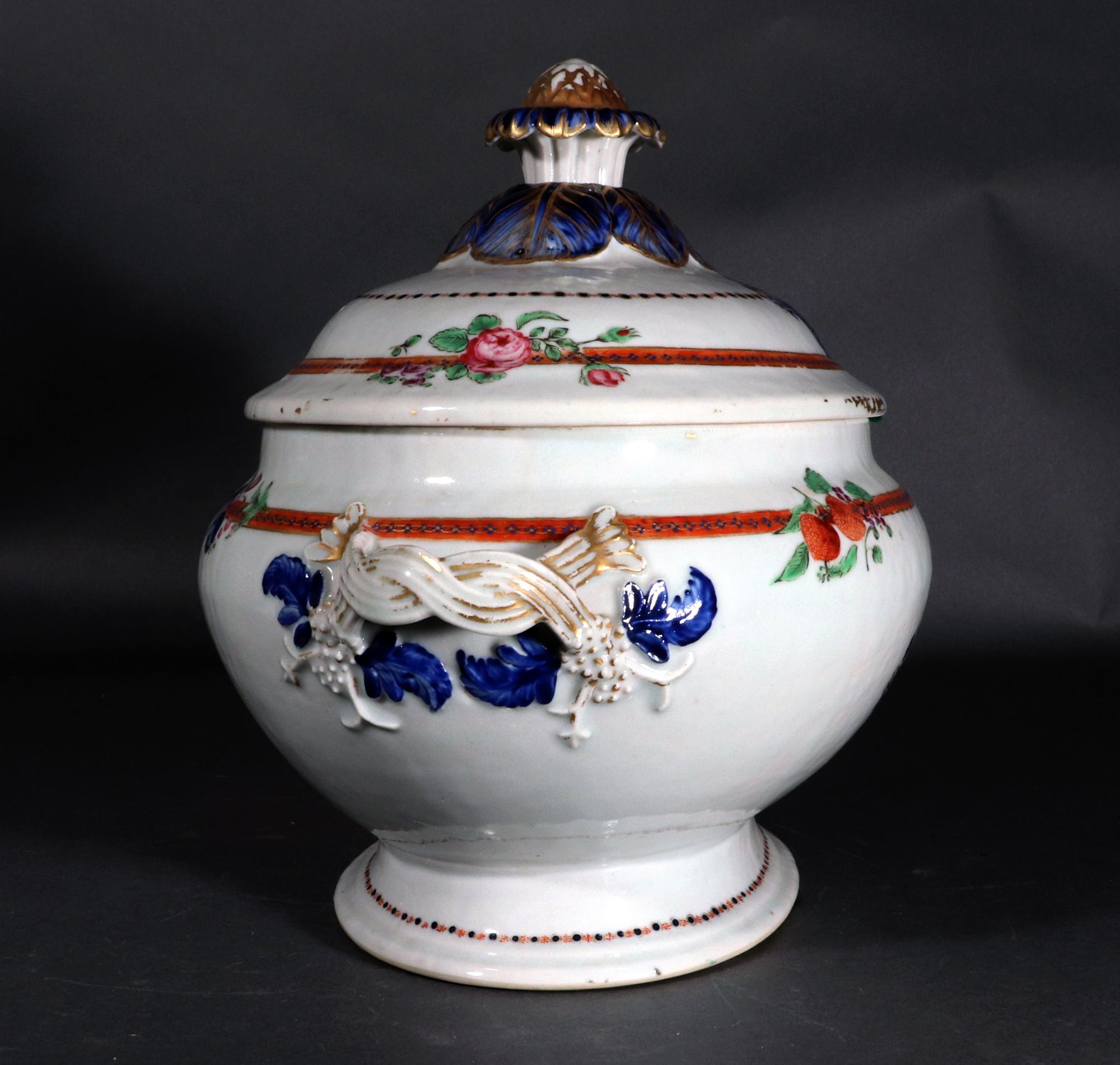 Chinese Export Porcelain American Market Soup Tureen, Cover and Stand For Sale 1