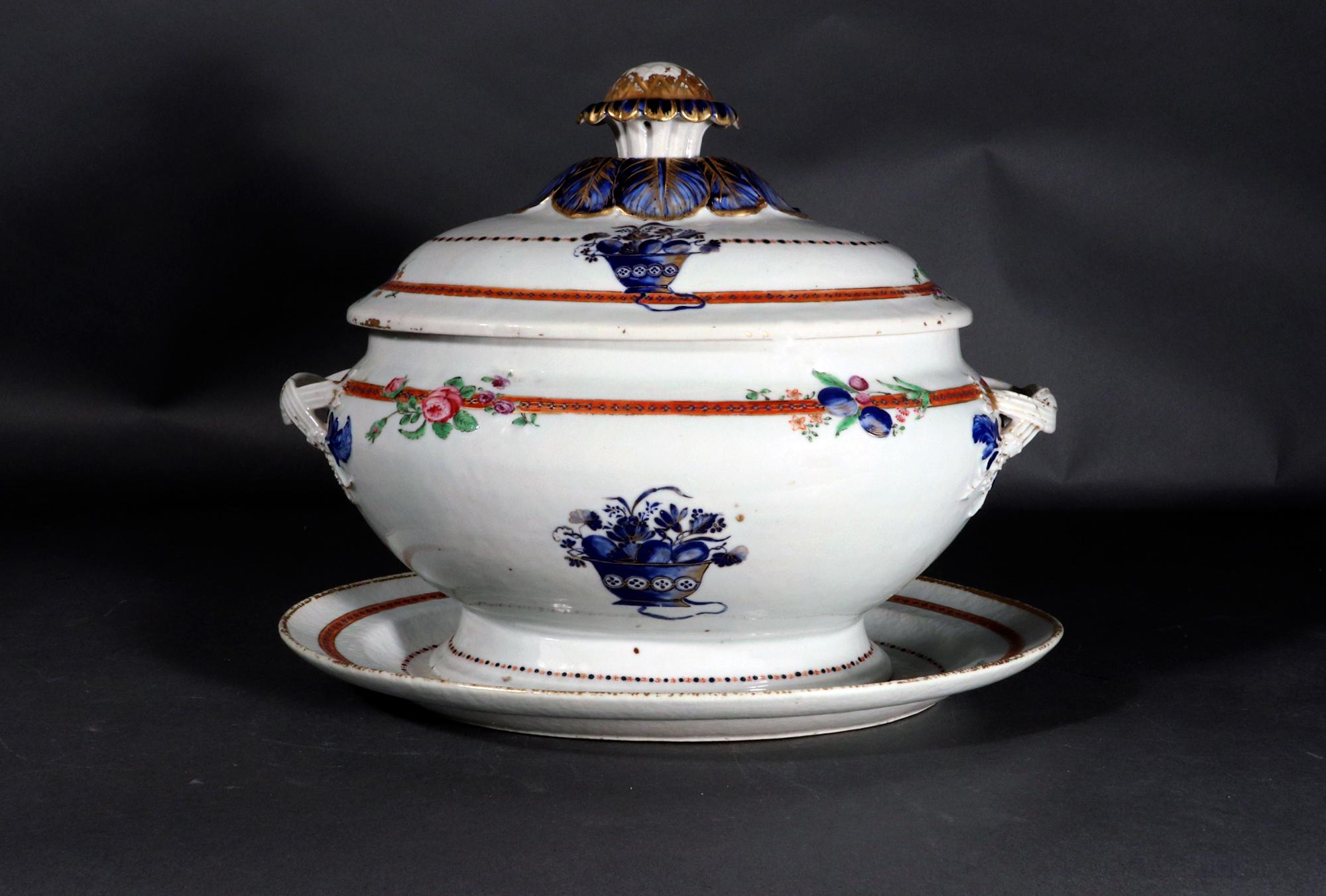 Chinese Export Porcelain American Market Soup Tureen, Cover and Stand For Sale 2