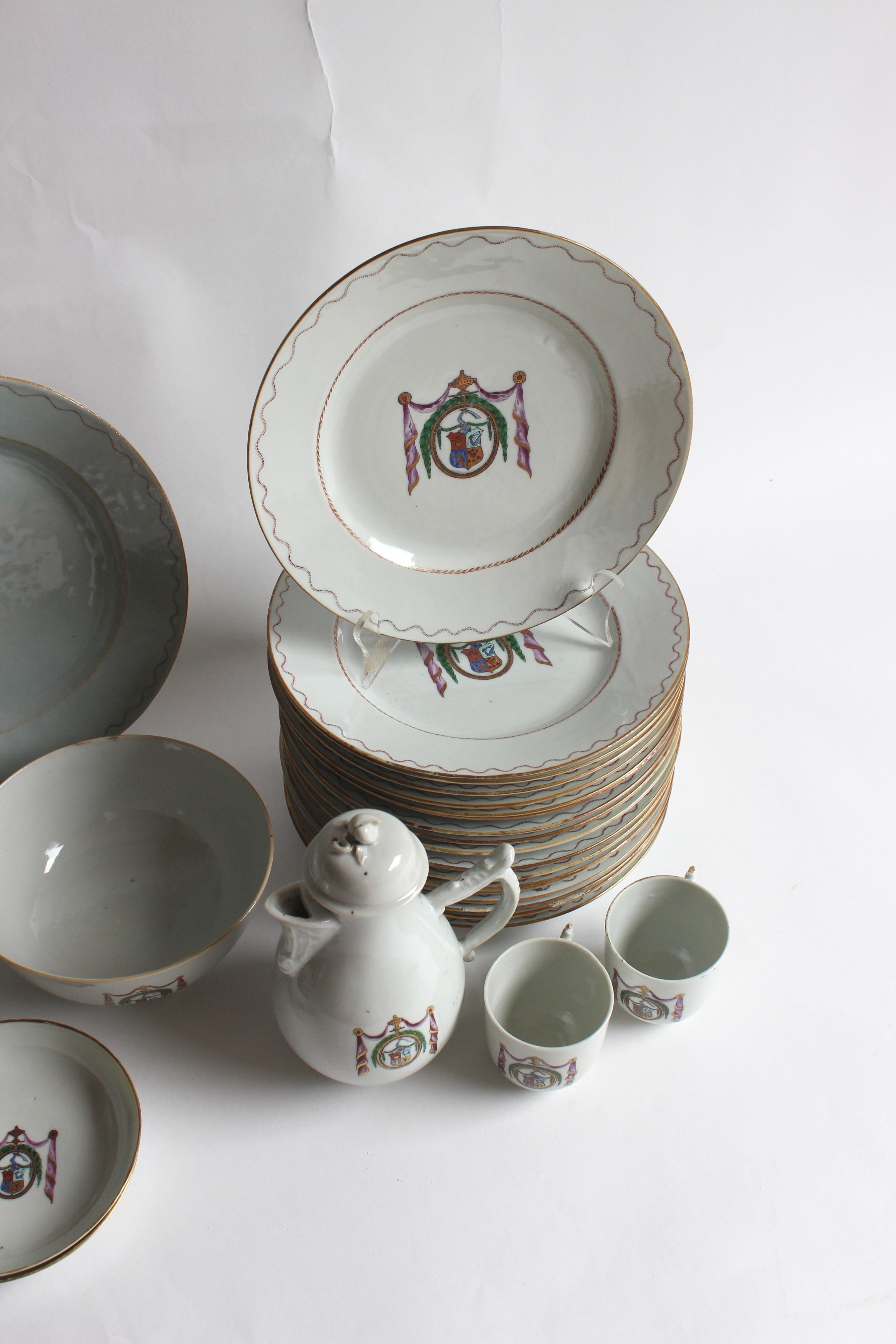 Chinese Export Porcelain Armorial, China Set 1