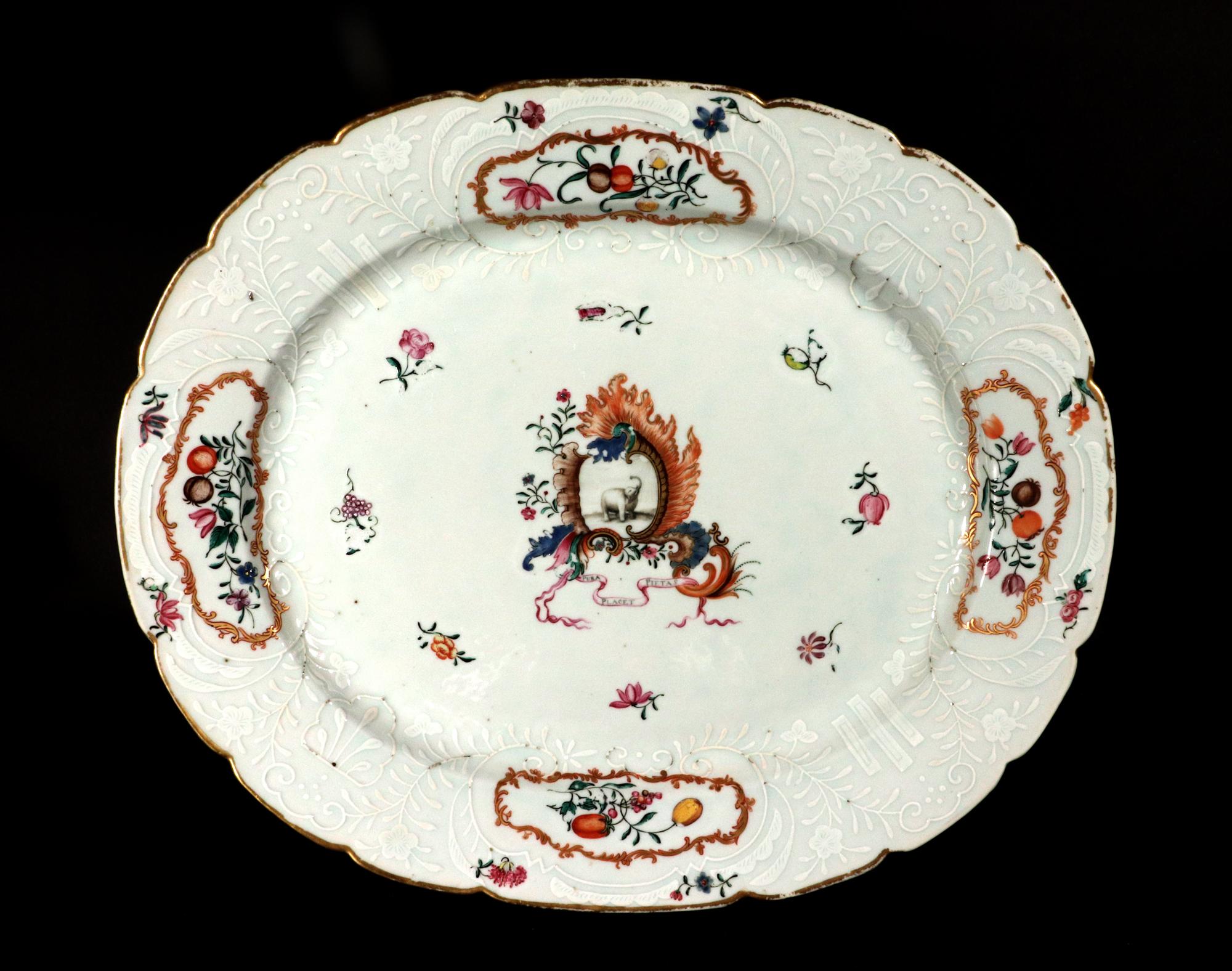 Chinese Export Porcelain Armorial Dish,
Pseudo Continental Arms,
Motto: 