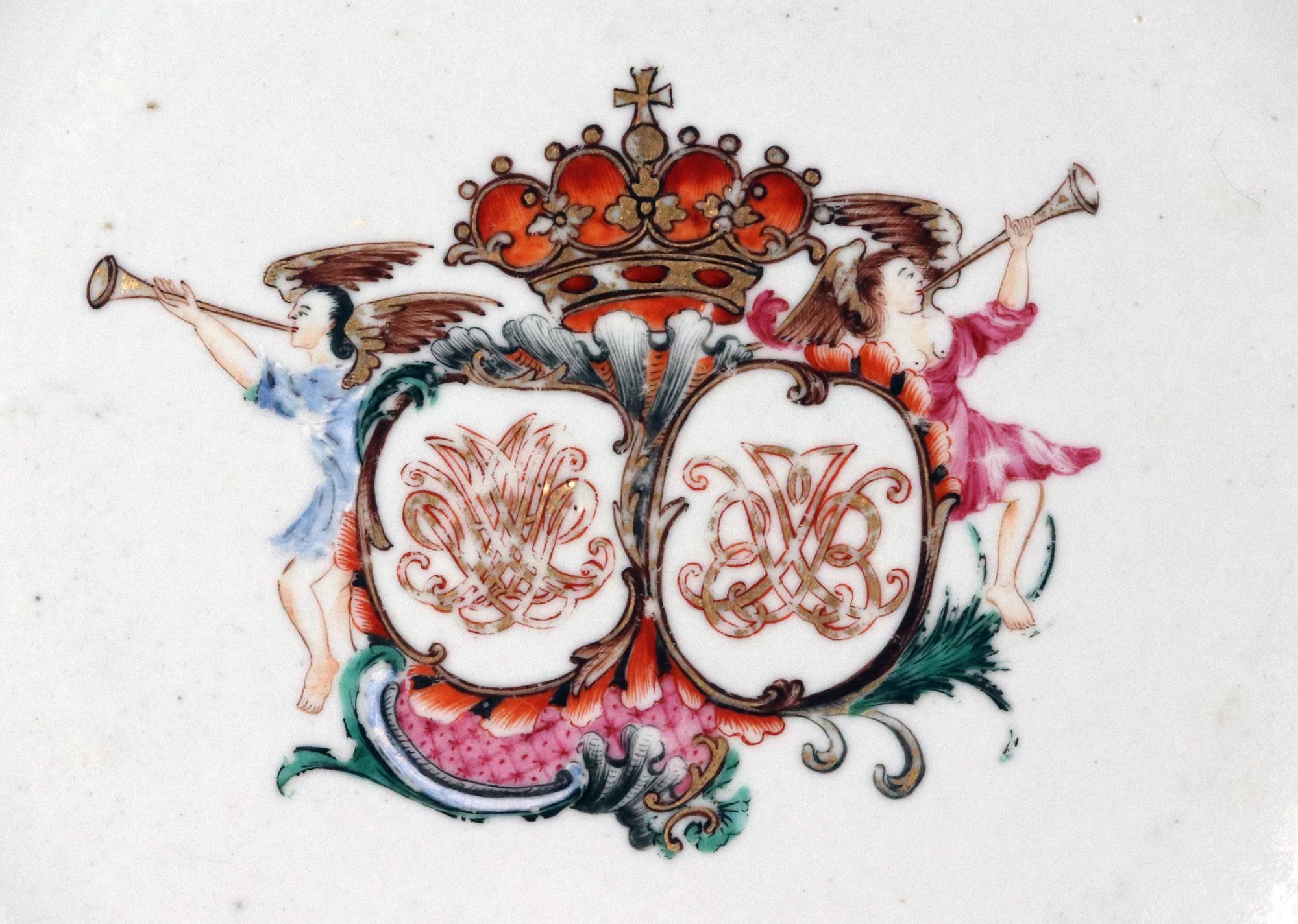 Chinese Export Porcelain Armorial Double Cypher Dinner Plate, Dutch Market In Good Condition For Sale In Downingtown, PA
