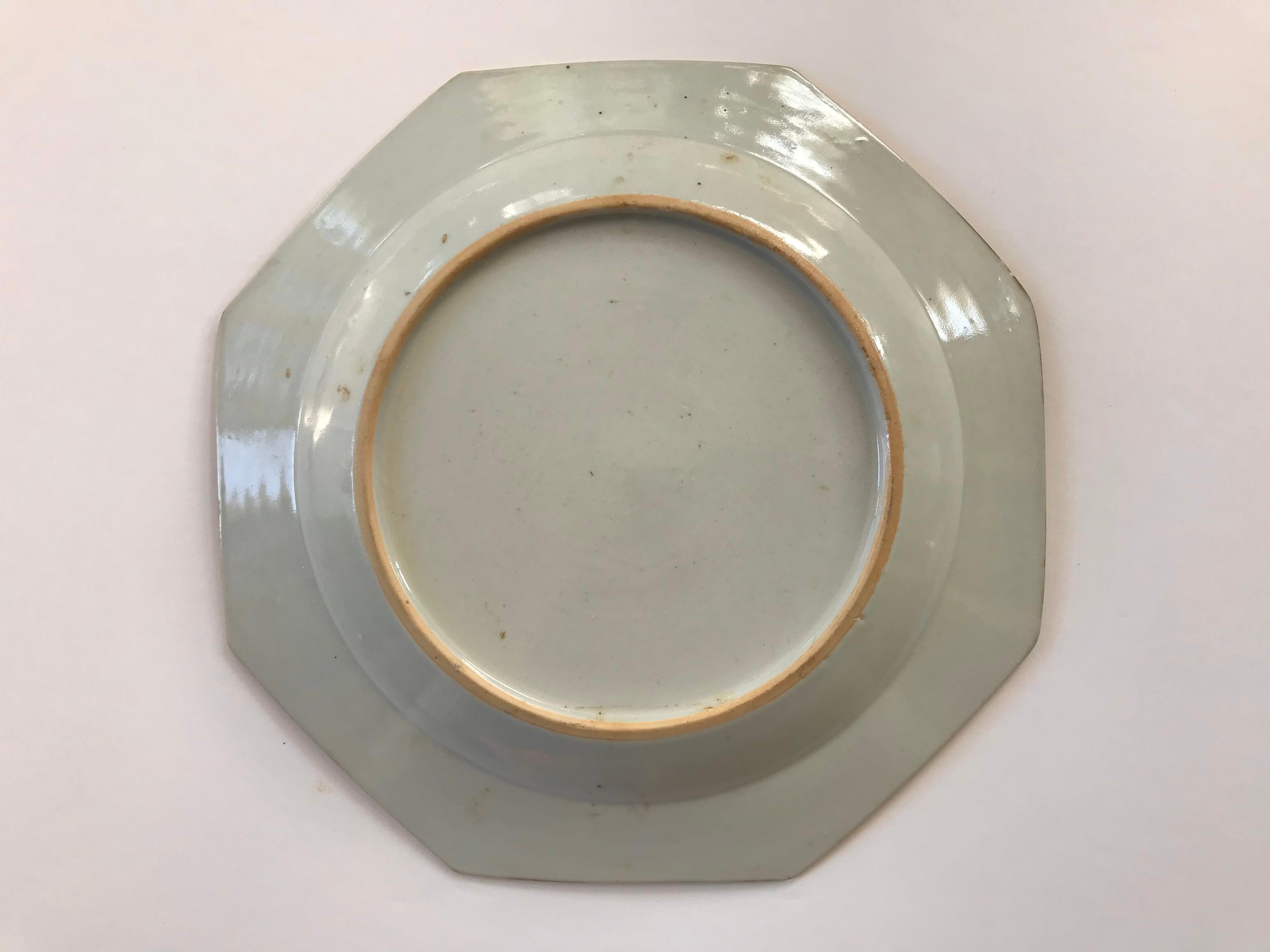 Chinese Export Porcelain Armorial Hexagonal Plates In Good Condition For Sale In Dallas, TX