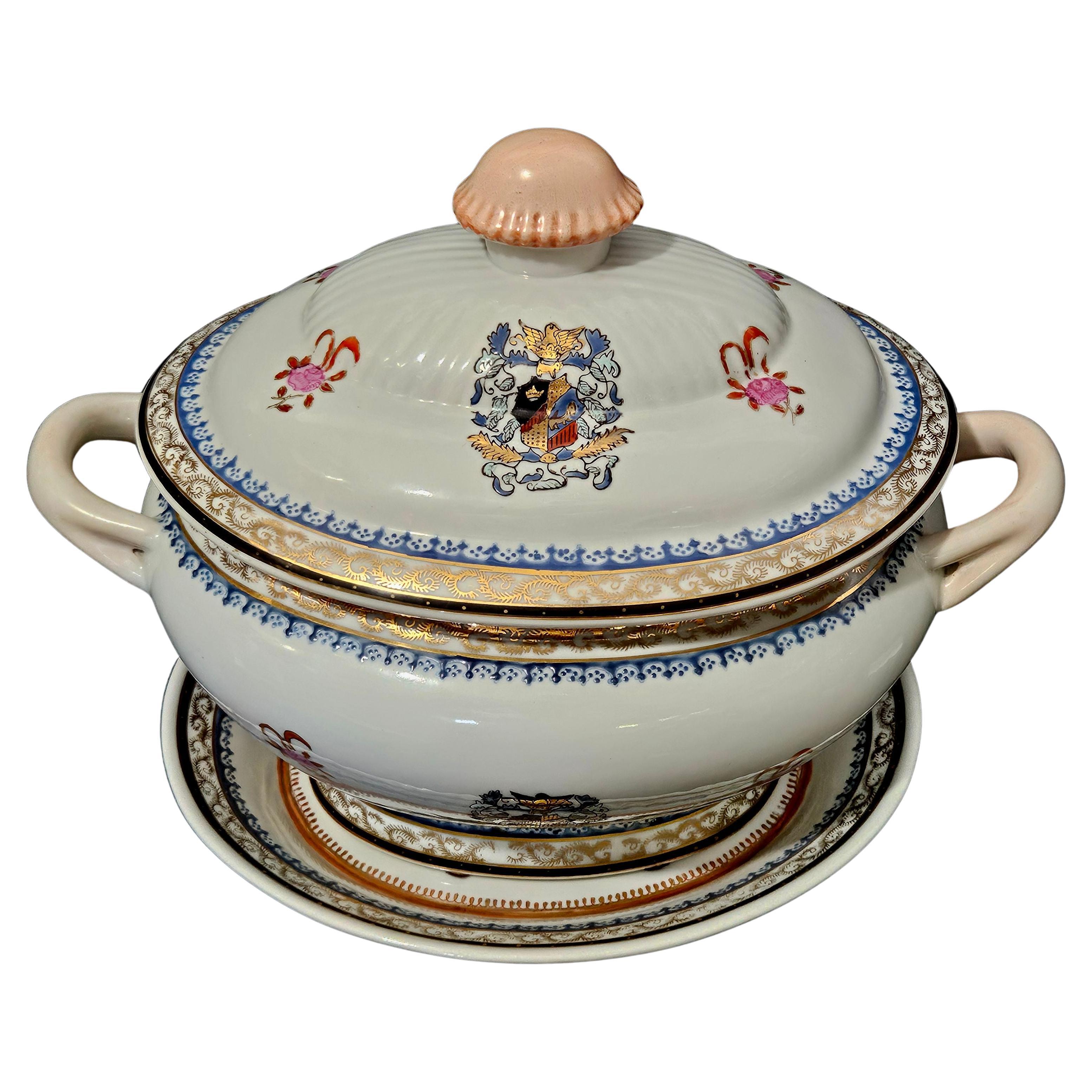 Soupière armoriée et soustraite en porcelaine d'exportation chinoise du 19ème siècle