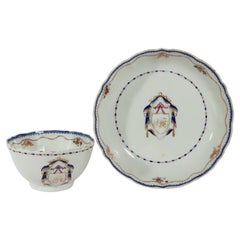 Chinesische Wappen-Teeschale und Untertasse aus Export-Porzellan mit Initialen MJ