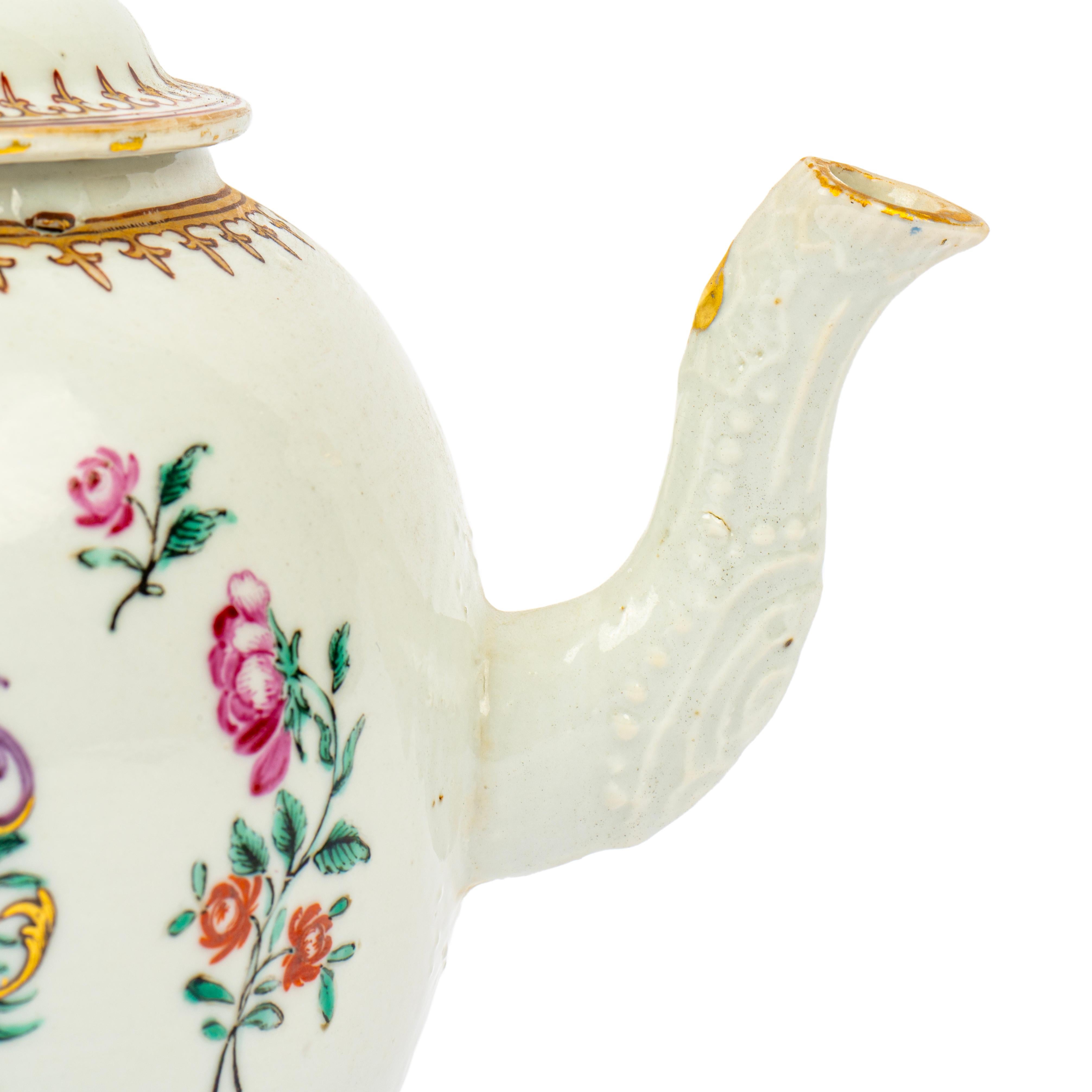 Chinese Export Porcelain Armorial Tea Pot Qianlong period, circa 1765 For Sale 1