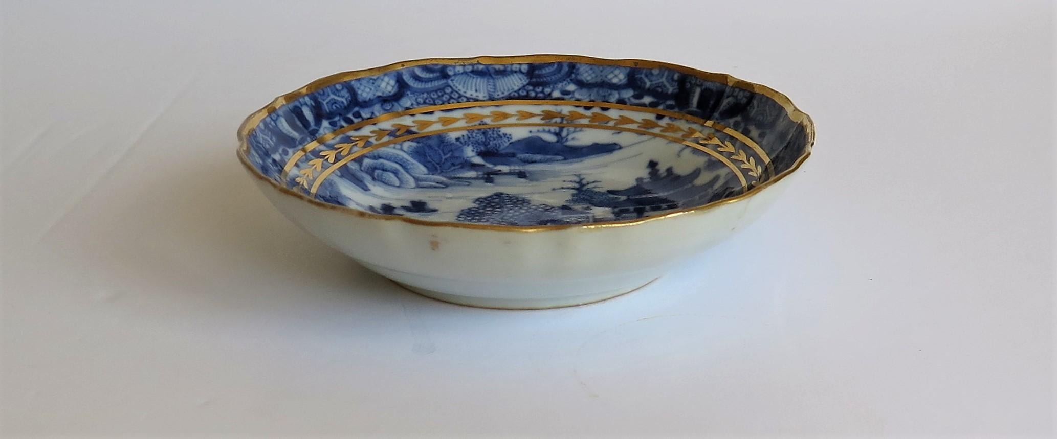 Chinese Export Porcelain Berry Bowl or Dish Blue and White Gilded, Qing 9