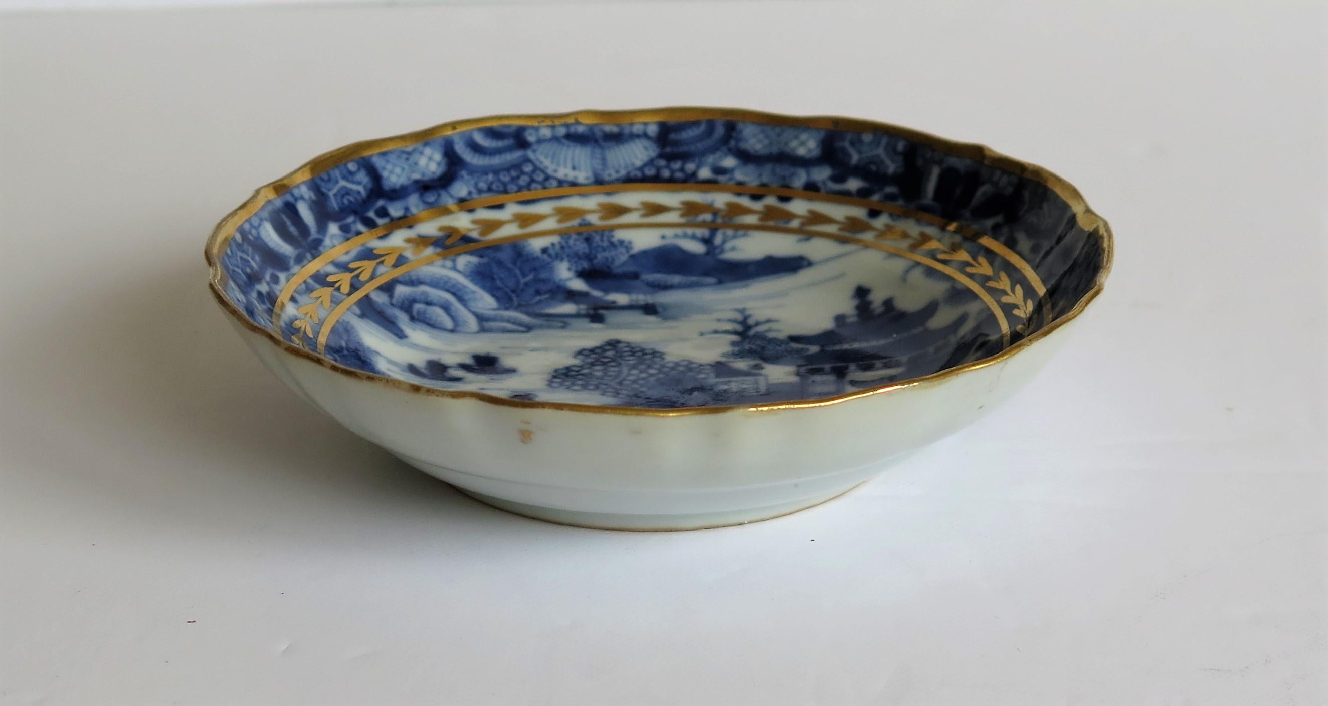 Chinese Export Porcelain Berry Bowl or Dish Blue and White Gilded, Qing 10