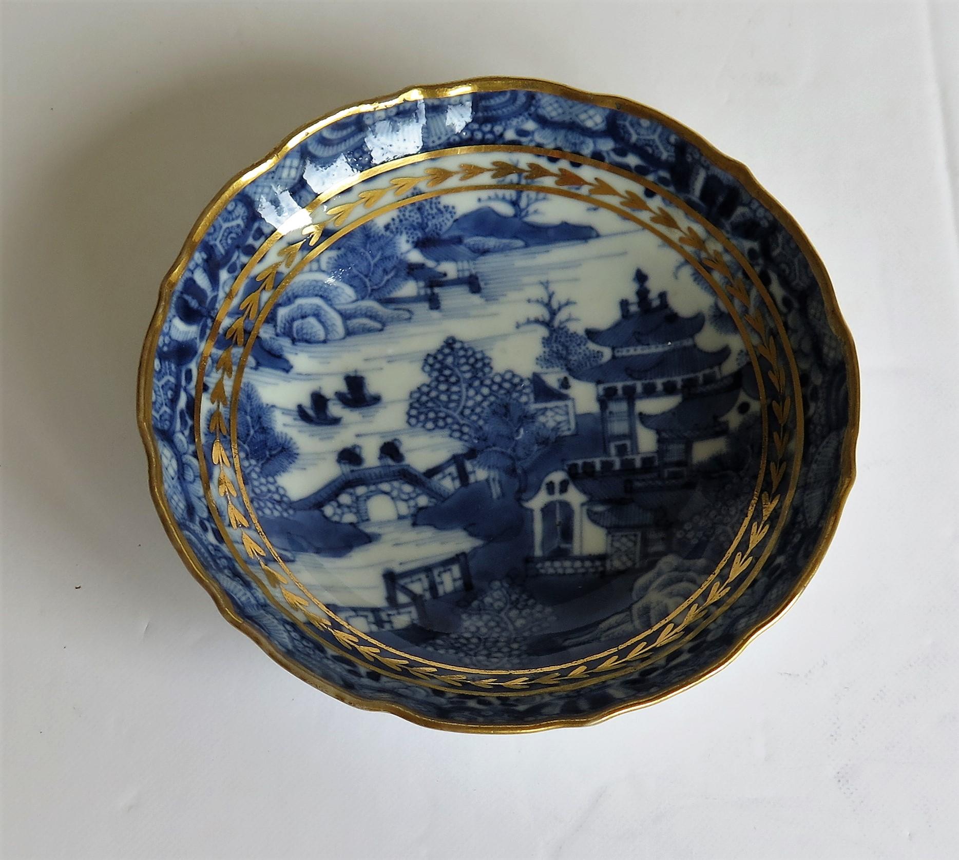 18th Century Chinese Export Porcelain Berry Bowl or Dish Blue and White Gilded, Qing
